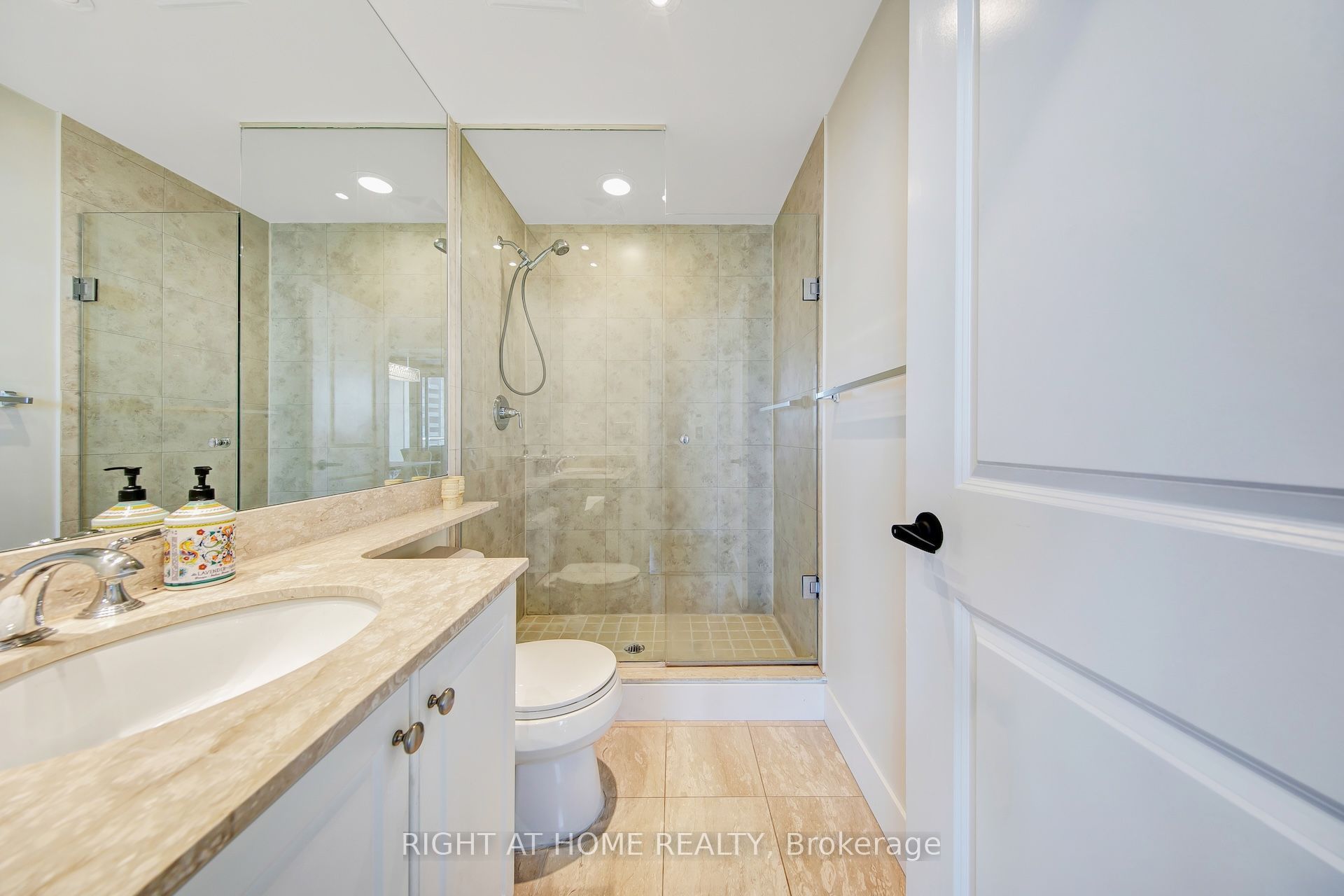 21 GRAND MAGAZINE Street S 2409, Toronto, ON M5V 1B5 photo 4