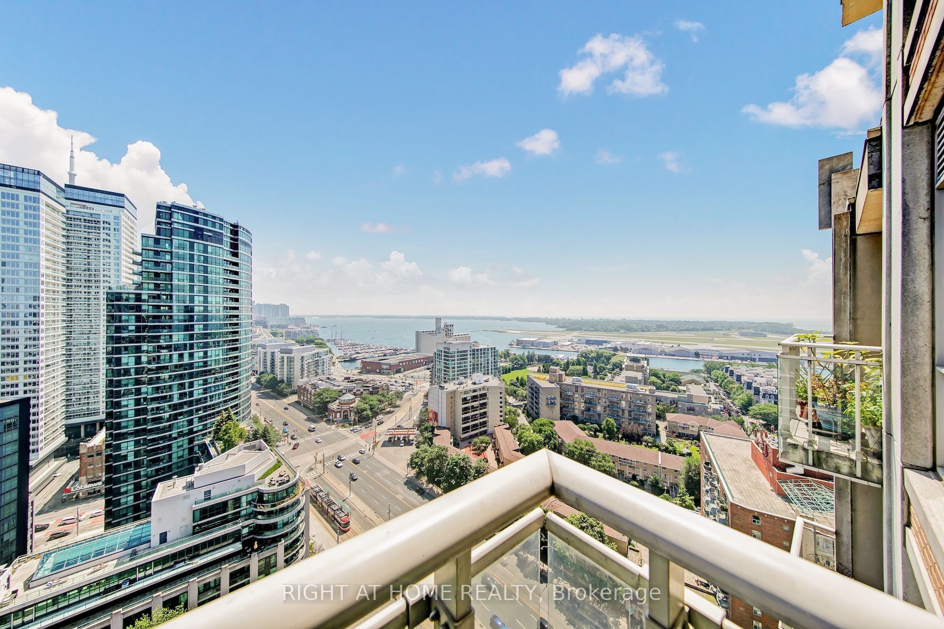 21 GRAND MAGAZINE Street S 2409, Toronto, ON M5V 1B5 photo 5
