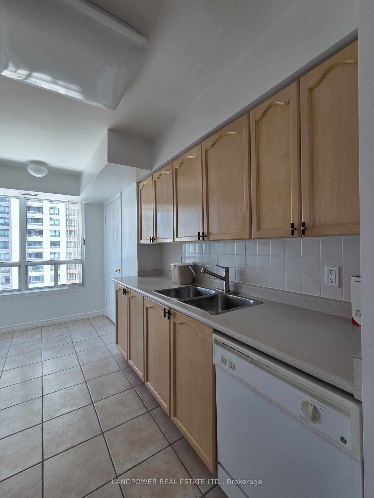 8 Hillcrest Avenue 1107, Toronto, ON M2N 3N5 photo 3