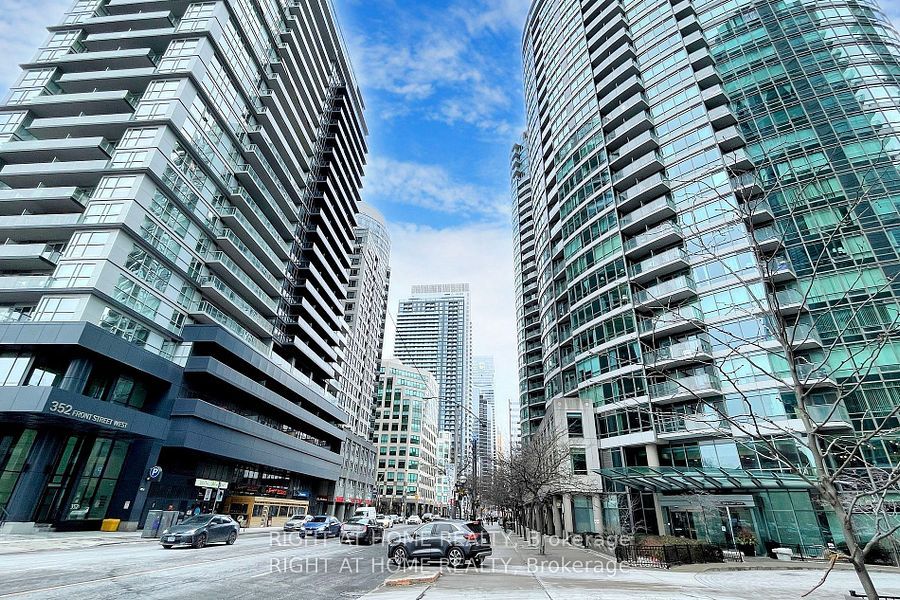 373 Front Street W 2808, Toronto, ON M5V 3R7 photo 3
