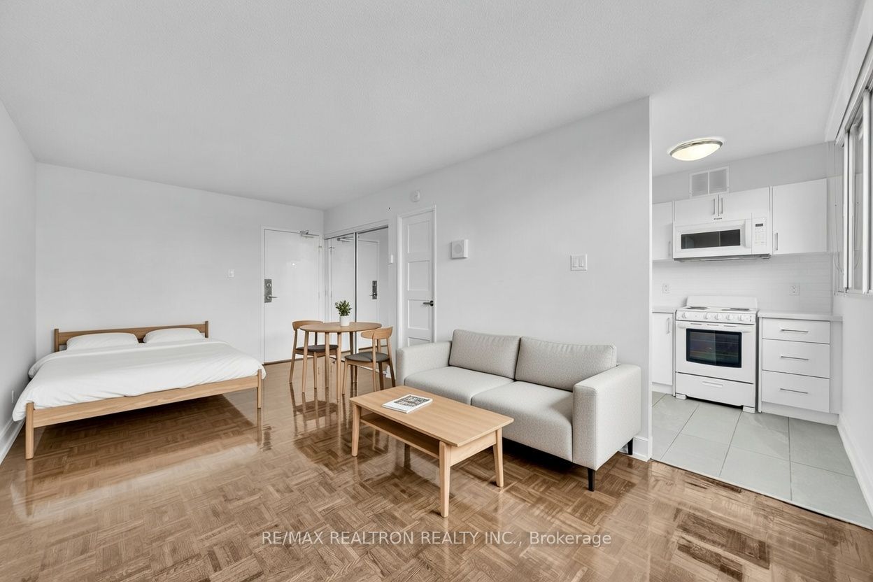 33 Isabella Street 2713, Toronto, ON M4Y 2P7