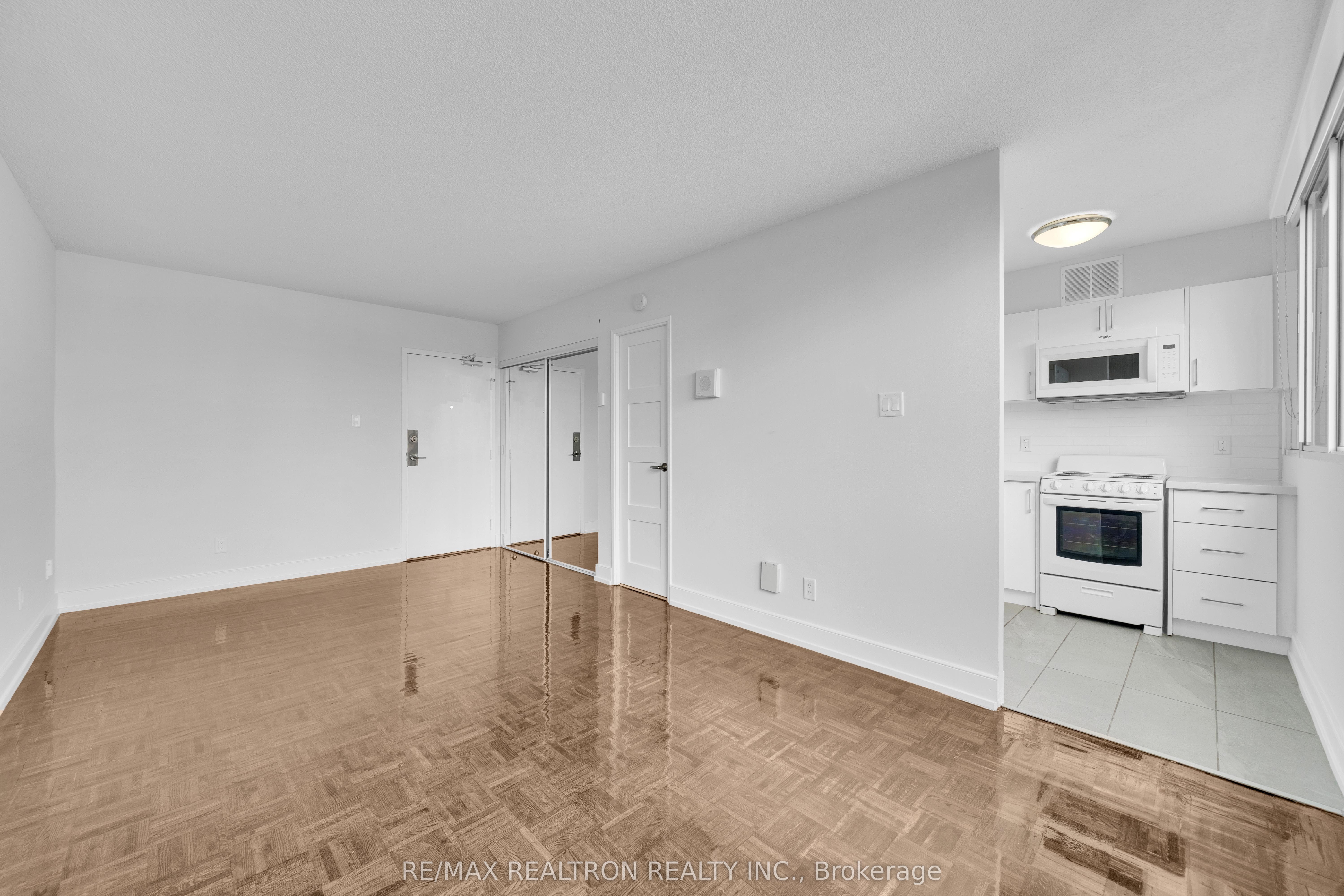 33 Isabella Street 2713, Toronto, ON M4Y 2P7 photo 2