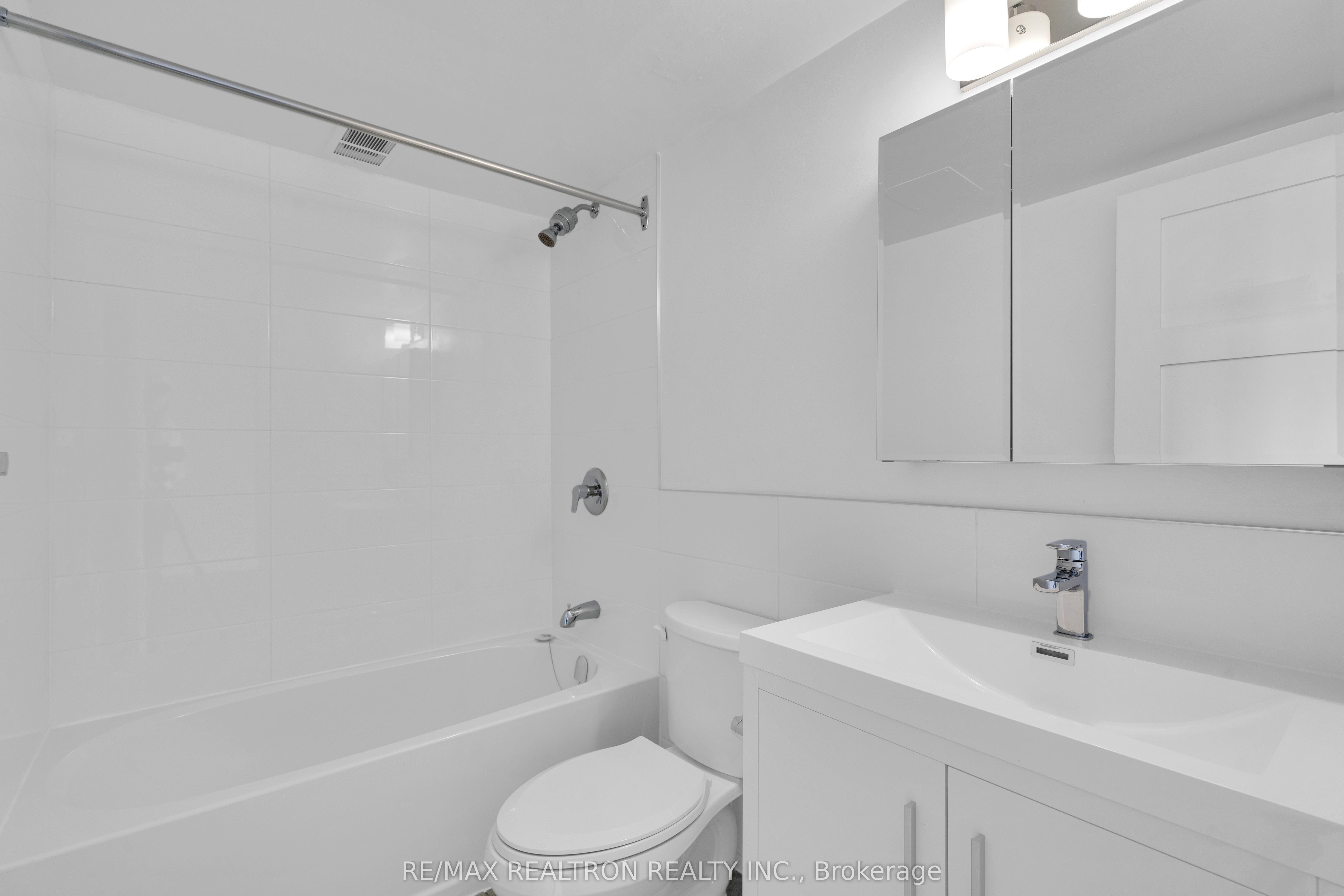 33 Isabella Street 2713, Toronto, ON M4Y 2P7 photo 5