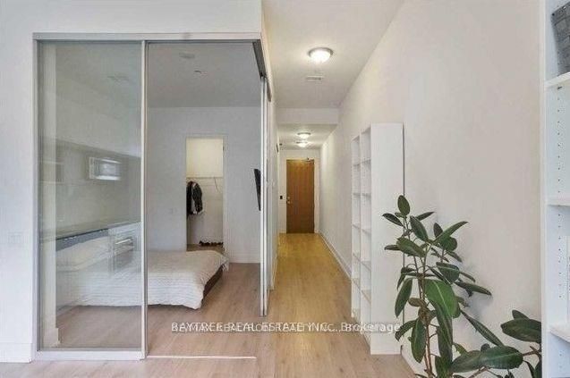 111 St Clair Avenue W 1026, Toronto, ON M4V 1N5