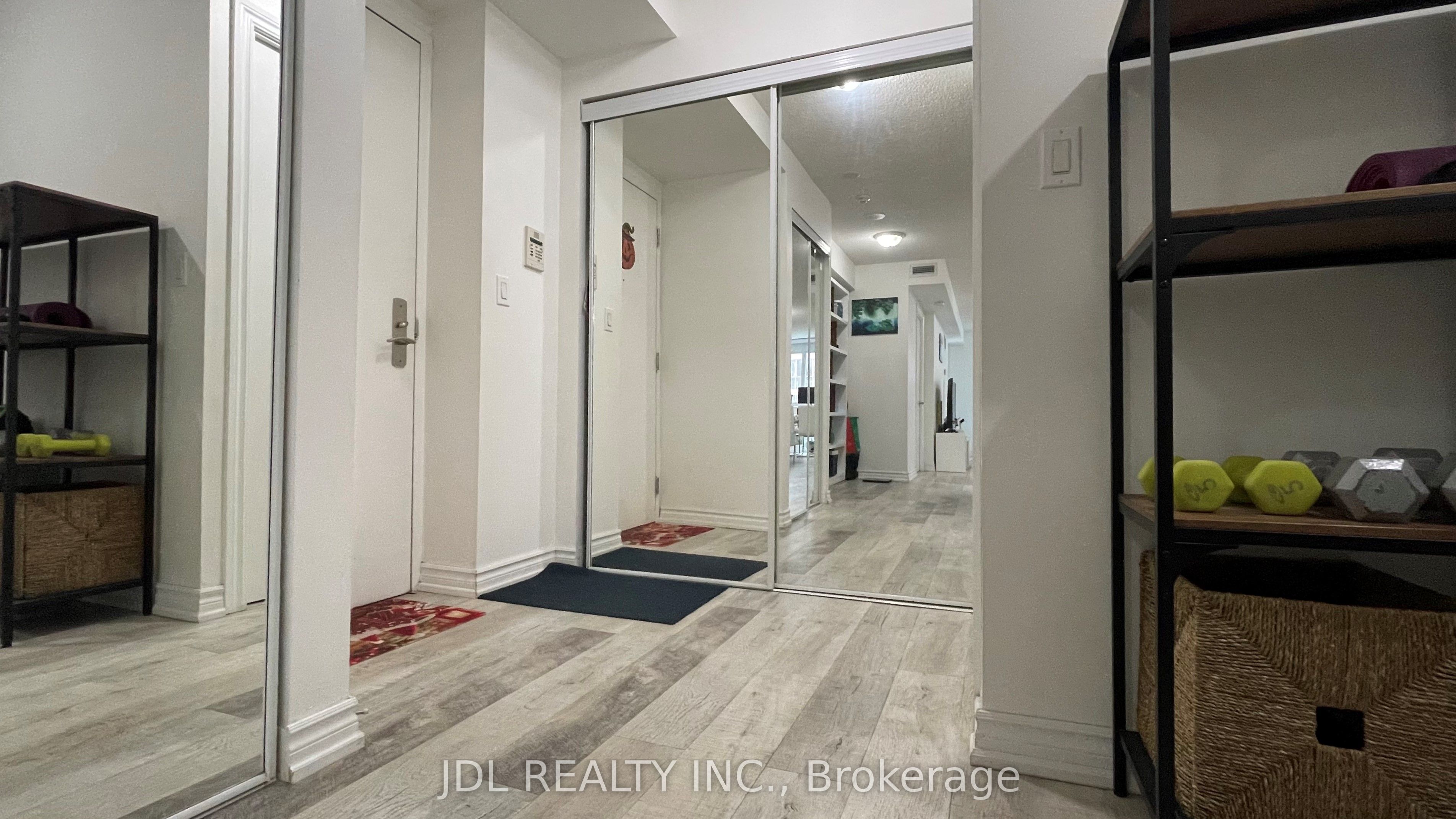 761 Bay Street 310, Toronto, ON M5G 2R2 photo 2