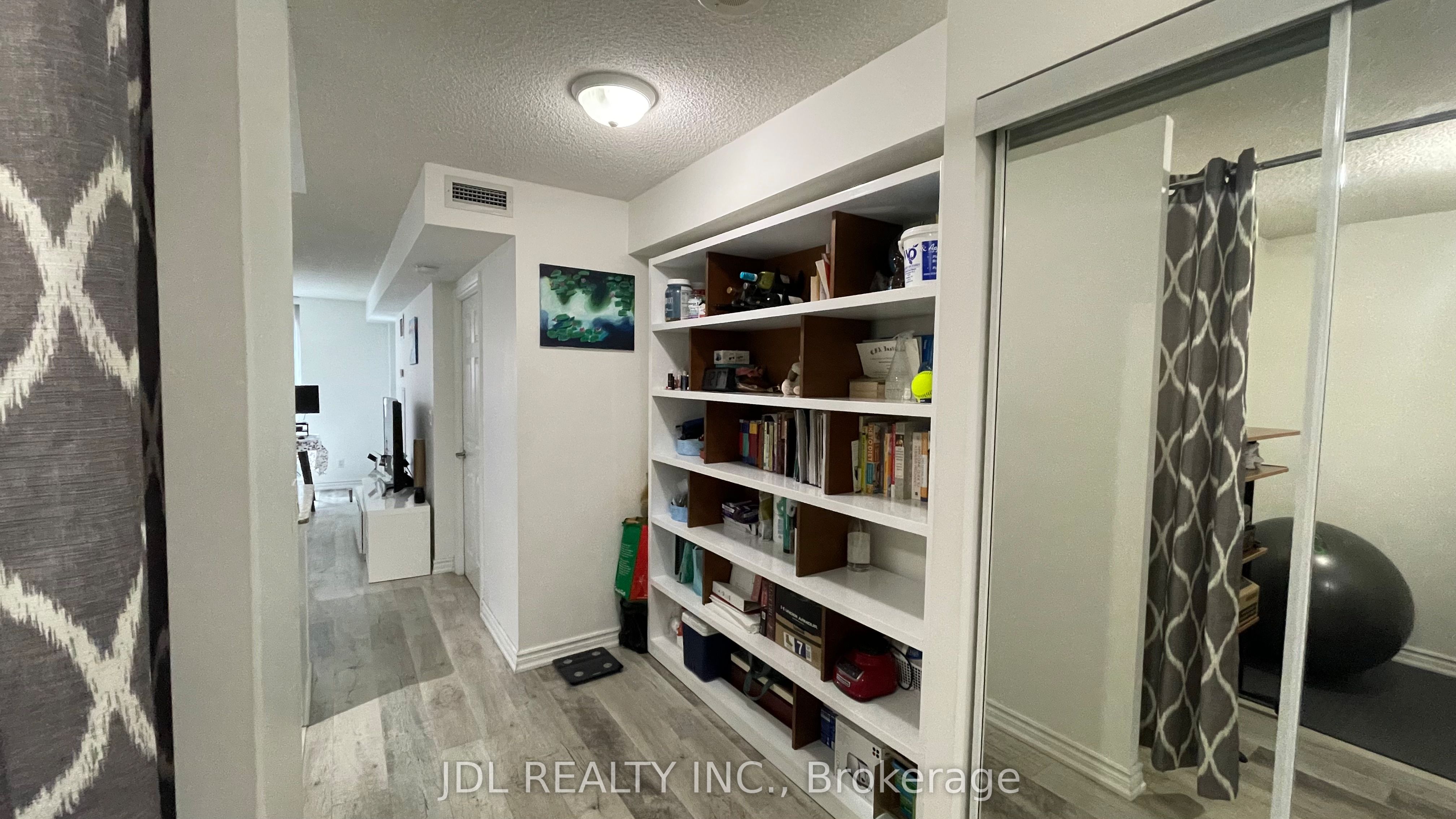 761 Bay Street 310, Toronto, ON M5G 2R2 photo 3