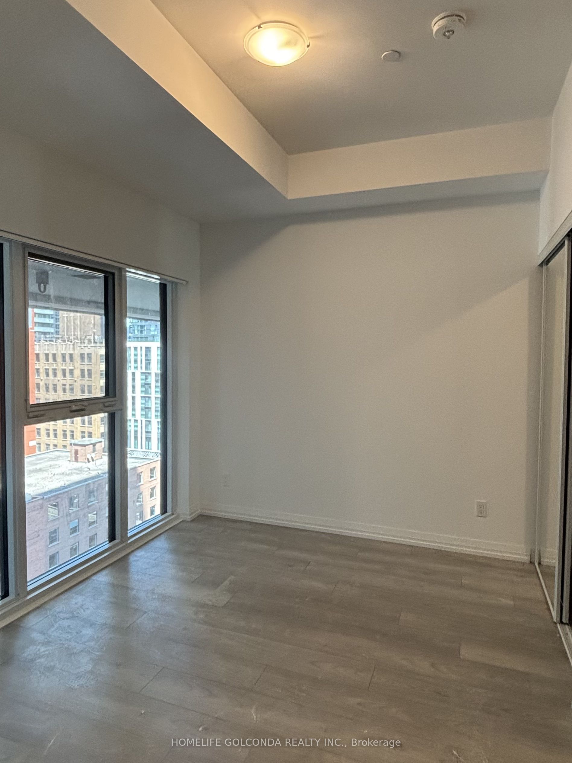 400 King Street W 1126, Toronto, ON M5V 0X8 photo 2