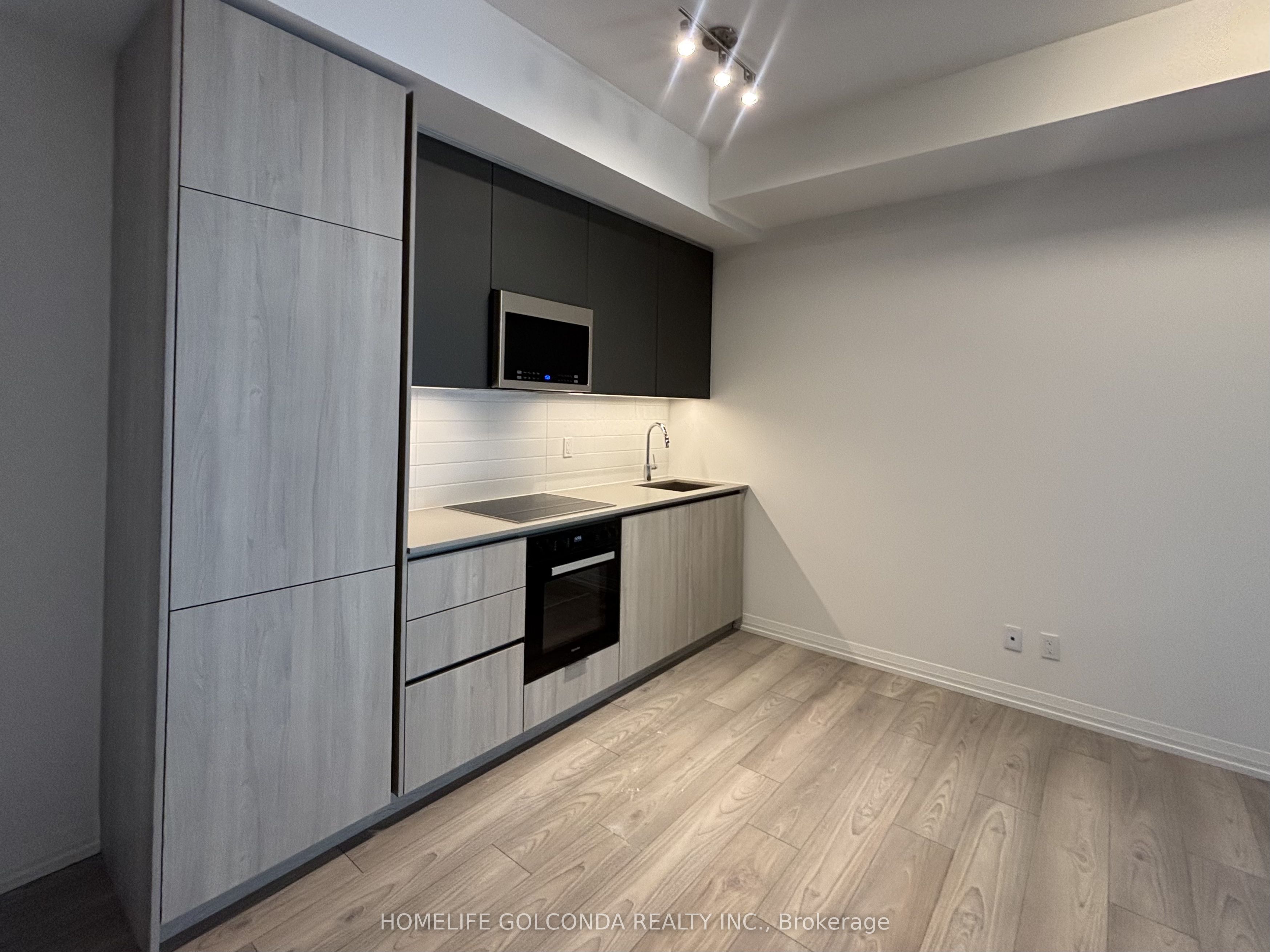 400 King Street W 1126, Toronto, ON M5V 0X8 photo 4