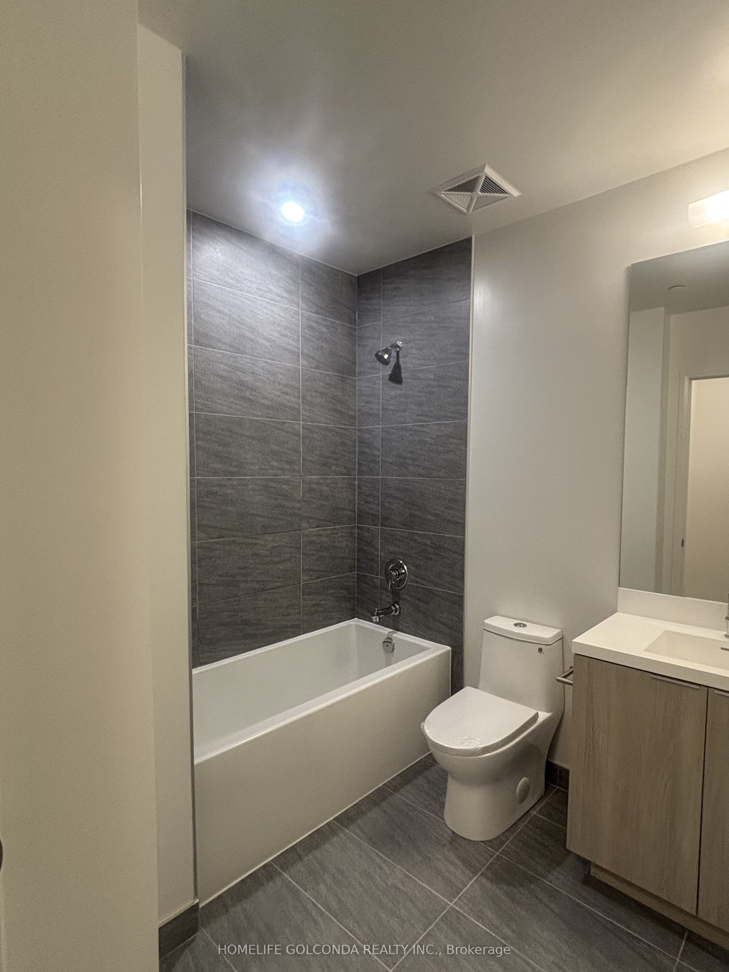 400 King Street W 1126, Toronto, ON M5V 0X8 photo 5