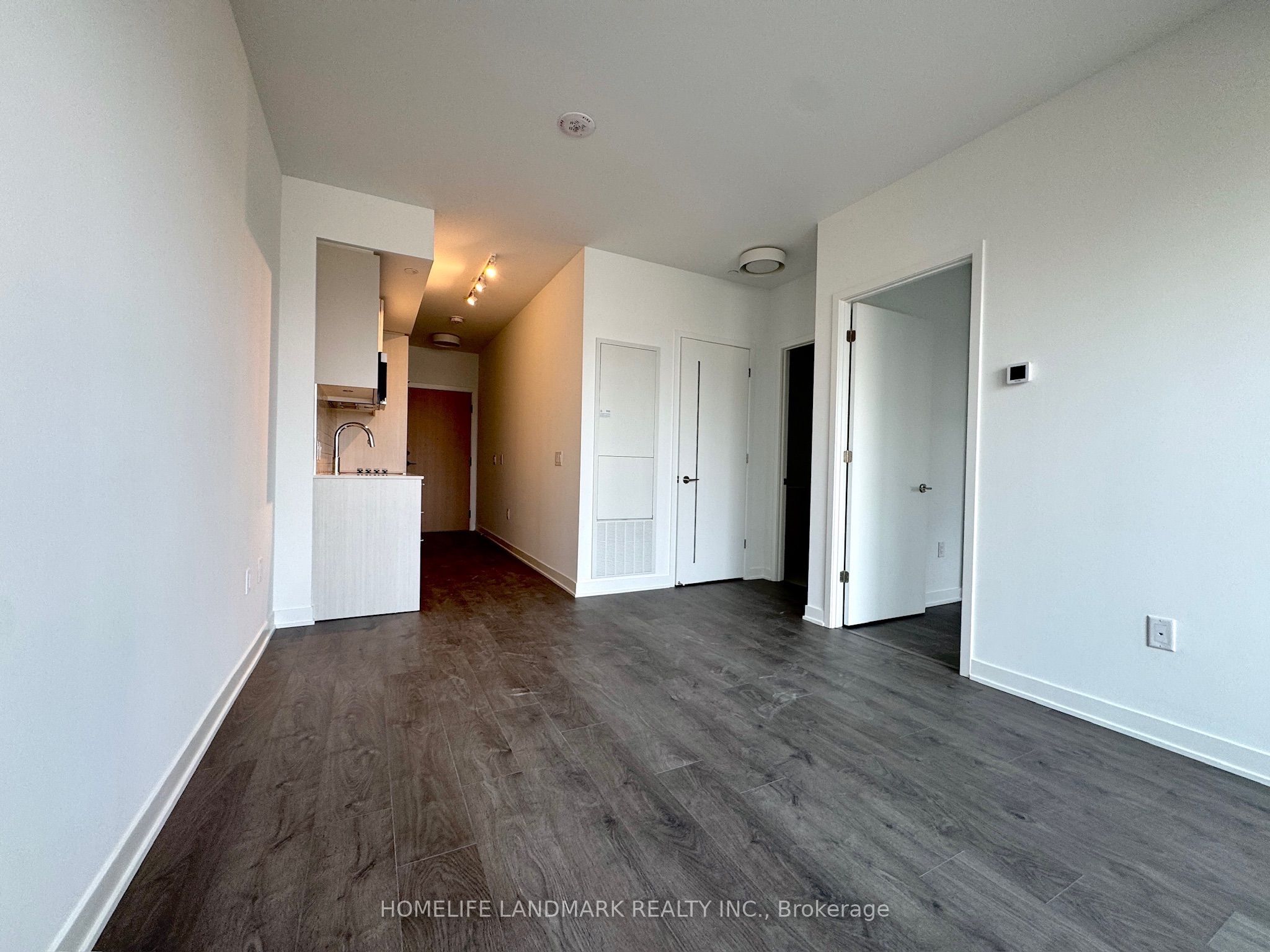 10 Oak Street 801, Toronto, ON M5A 0Z1 photo 4
