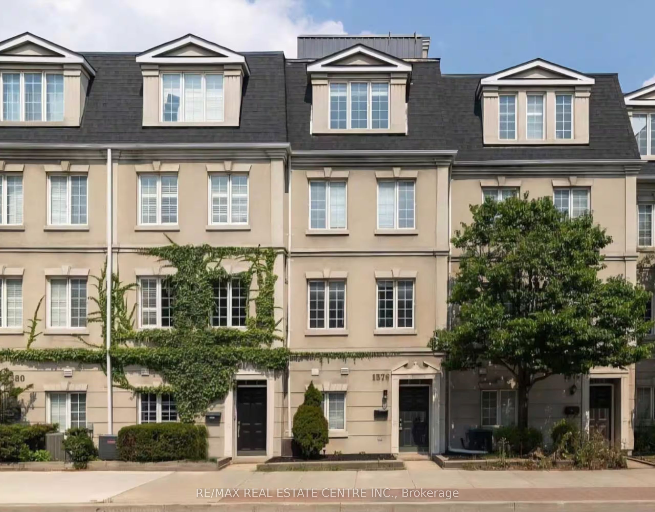 1376 Eglinton Avenue W, Toronto, ON M6C 2E4