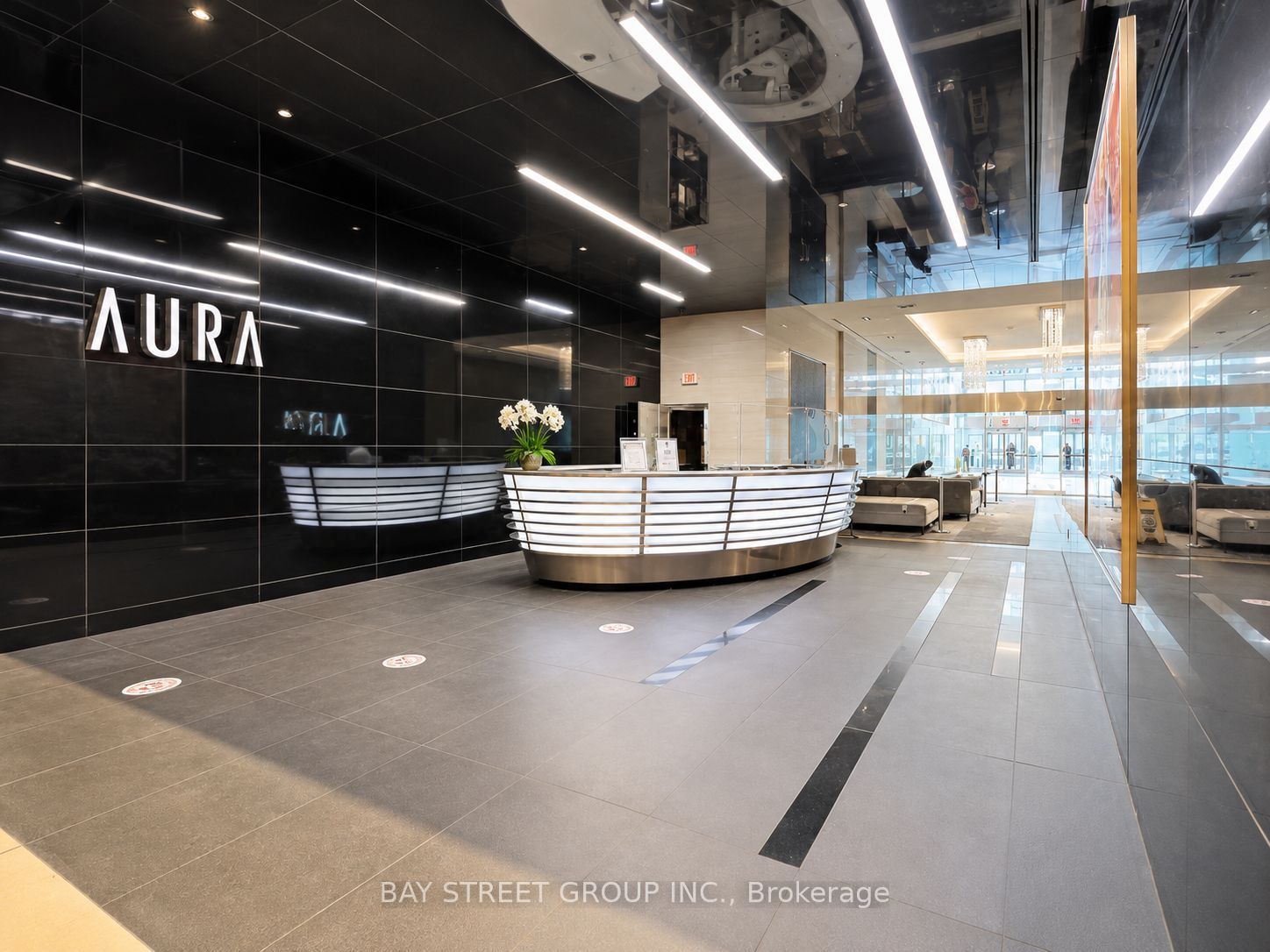 386 Yonge Street 2807, Toronto, ON M5B 0A5 photo 2