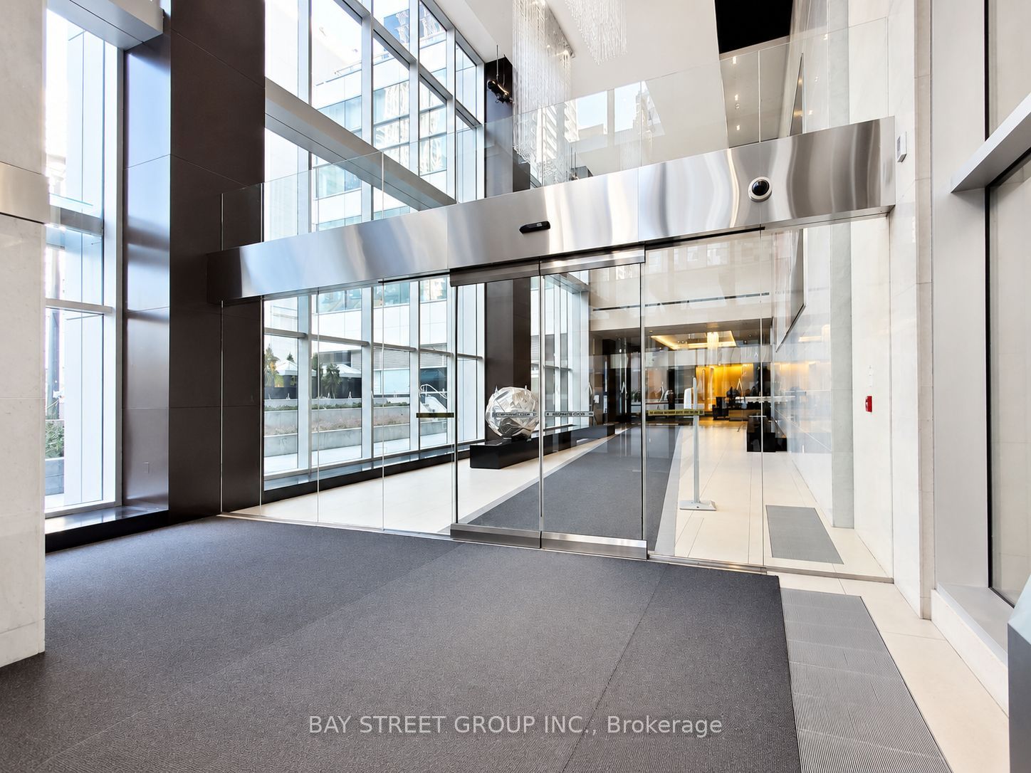 386 Yonge Street 2807, Toronto, ON M5B 0A5 photo 3