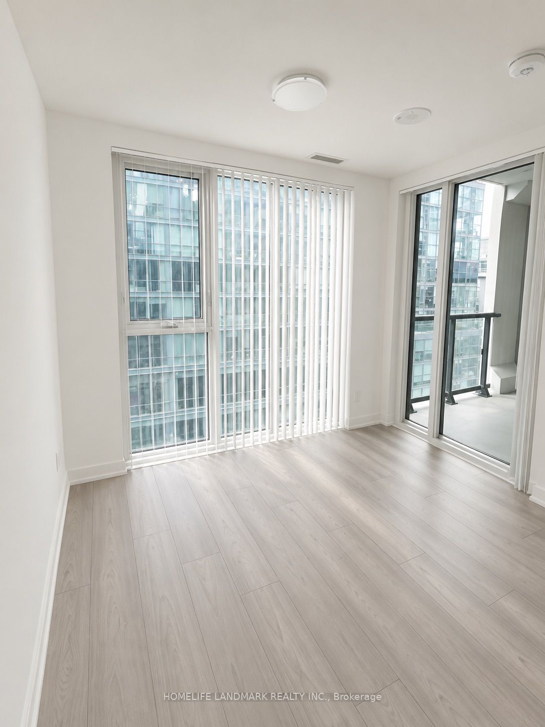 400 King Street W 1020, Toronto, ON M5V 1K2 photo 3