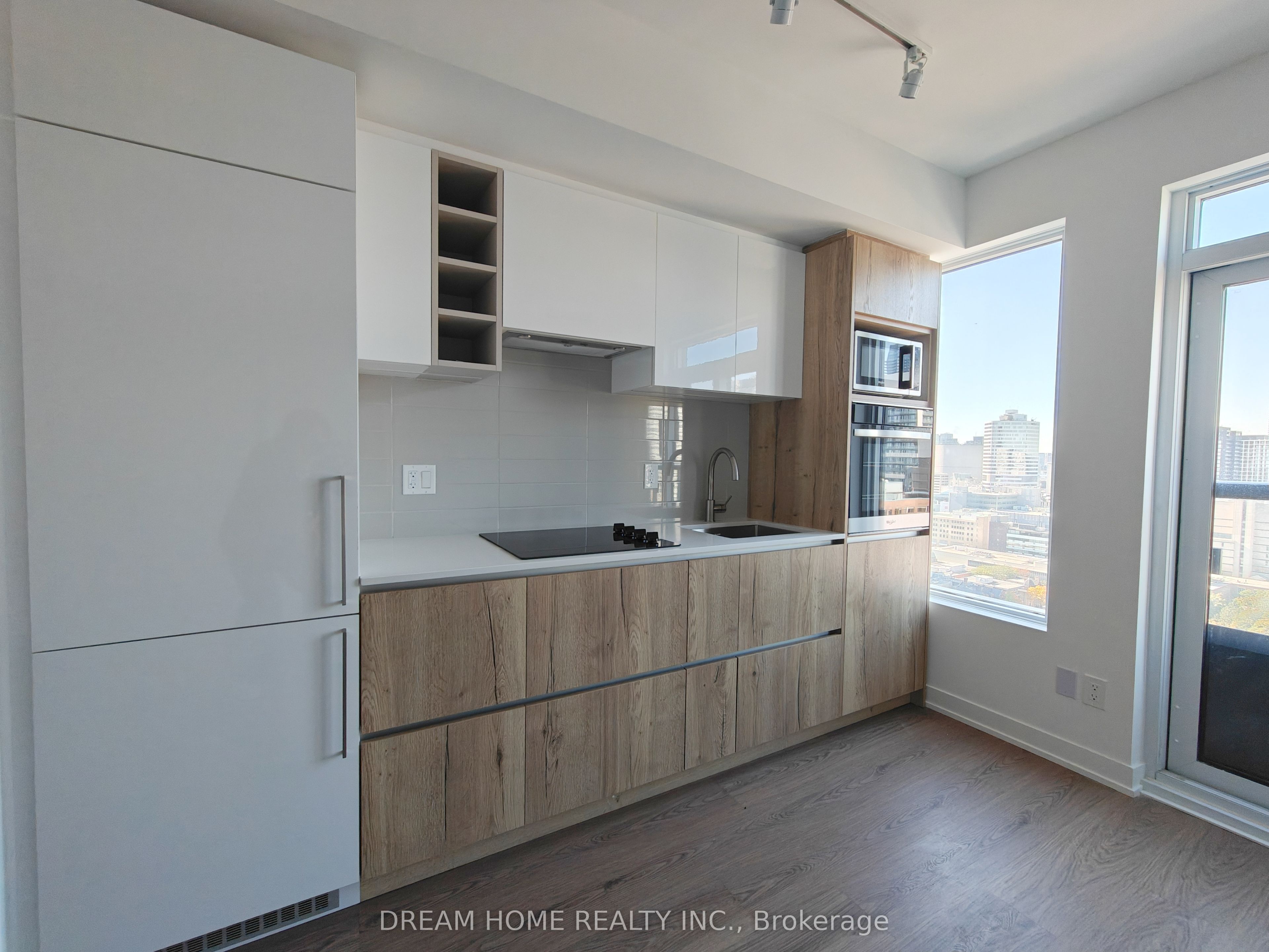 319 Jarvis Street 2805, Toronto, ON M5B 0C8 photo 2