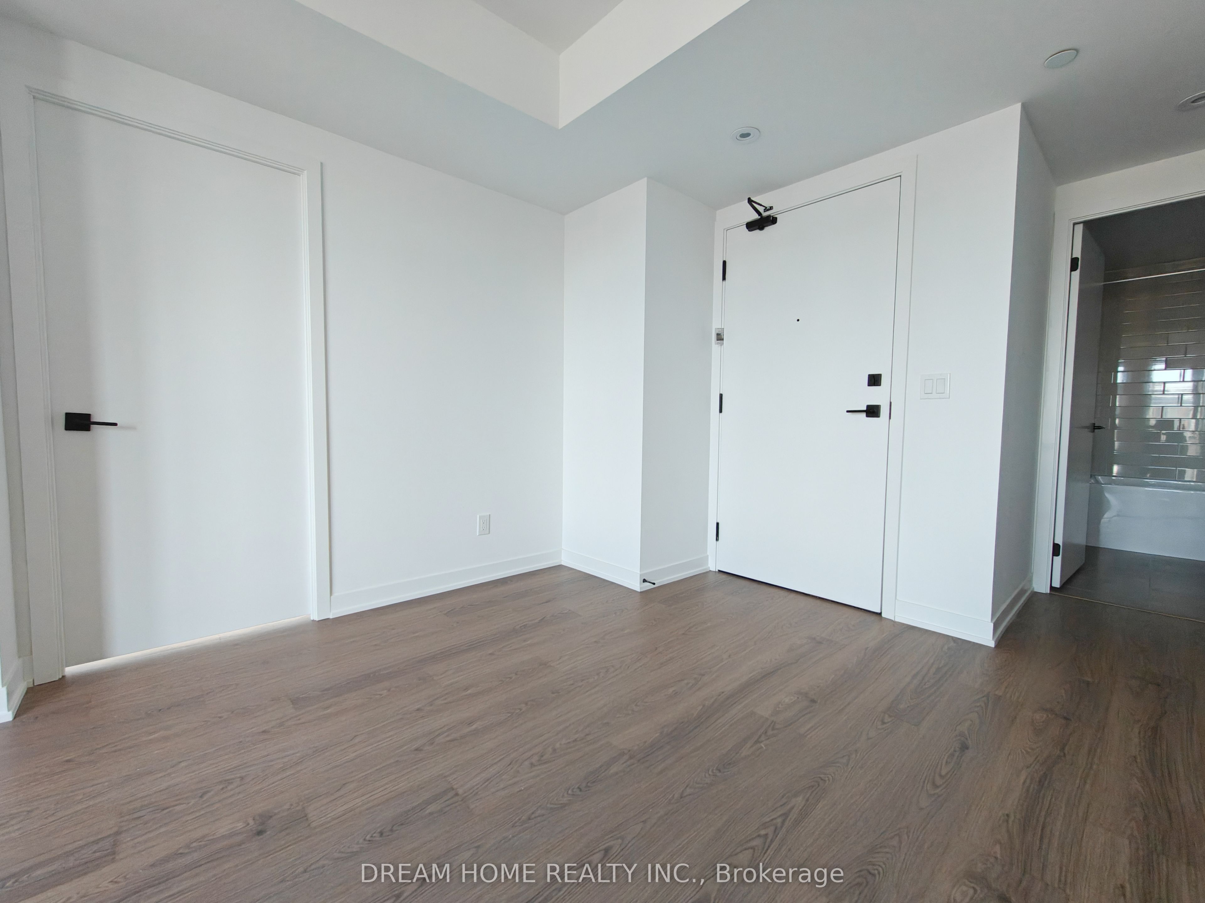 319 Jarvis Street 2805, Toronto, ON M5B 0C8 photo 3