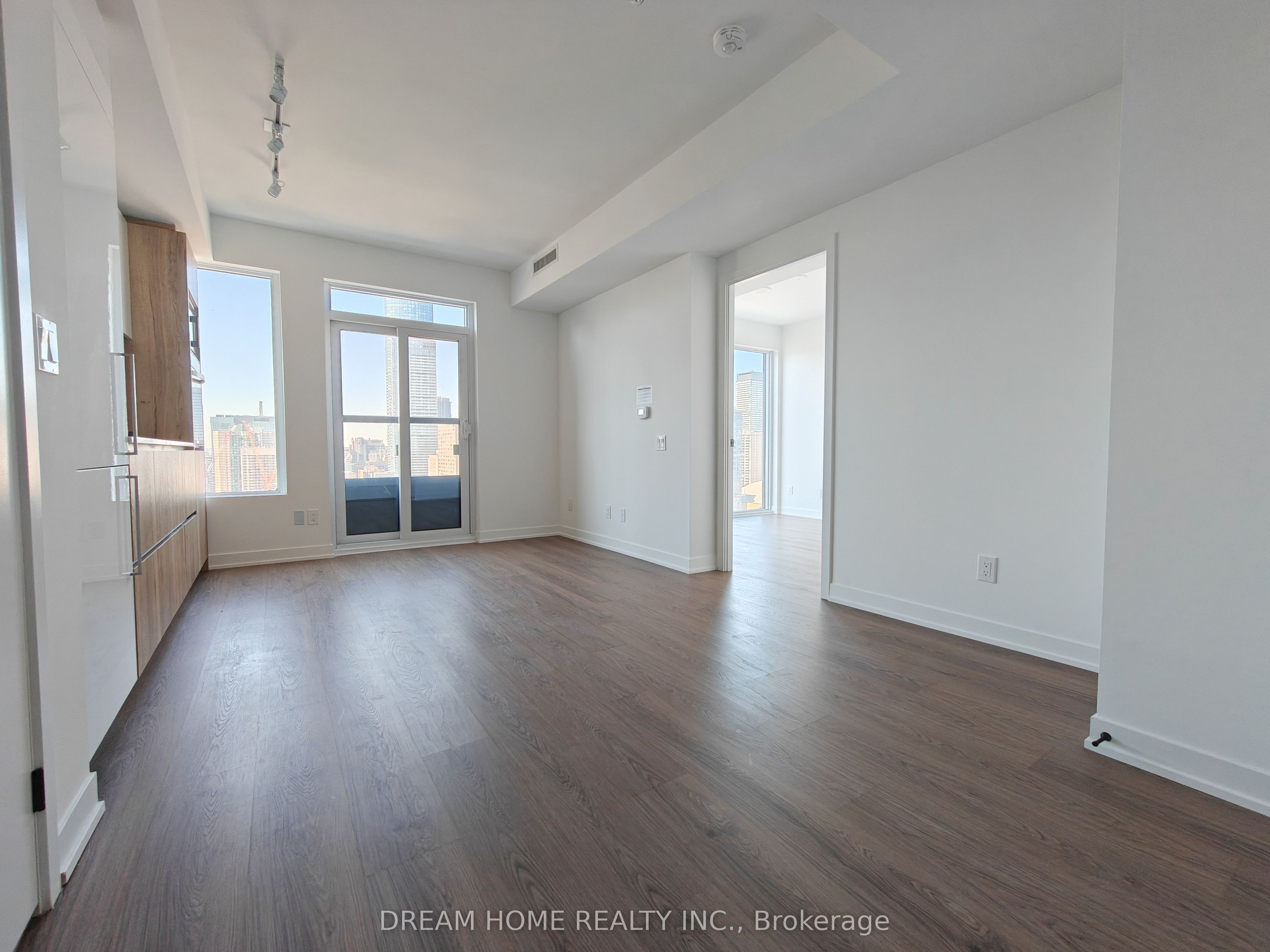 319 Jarvis Street 2805, Toronto, ON M5B 0C8 photo 4