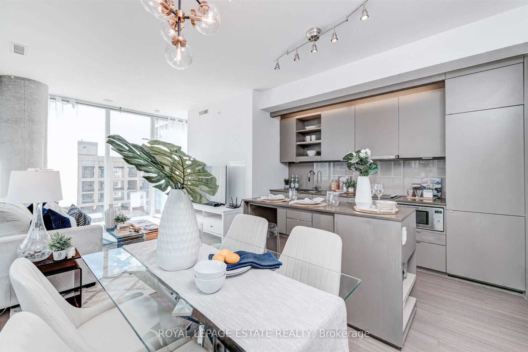 101 Peter Street 1709, Toronto, ON M5V 0G6 photo 3