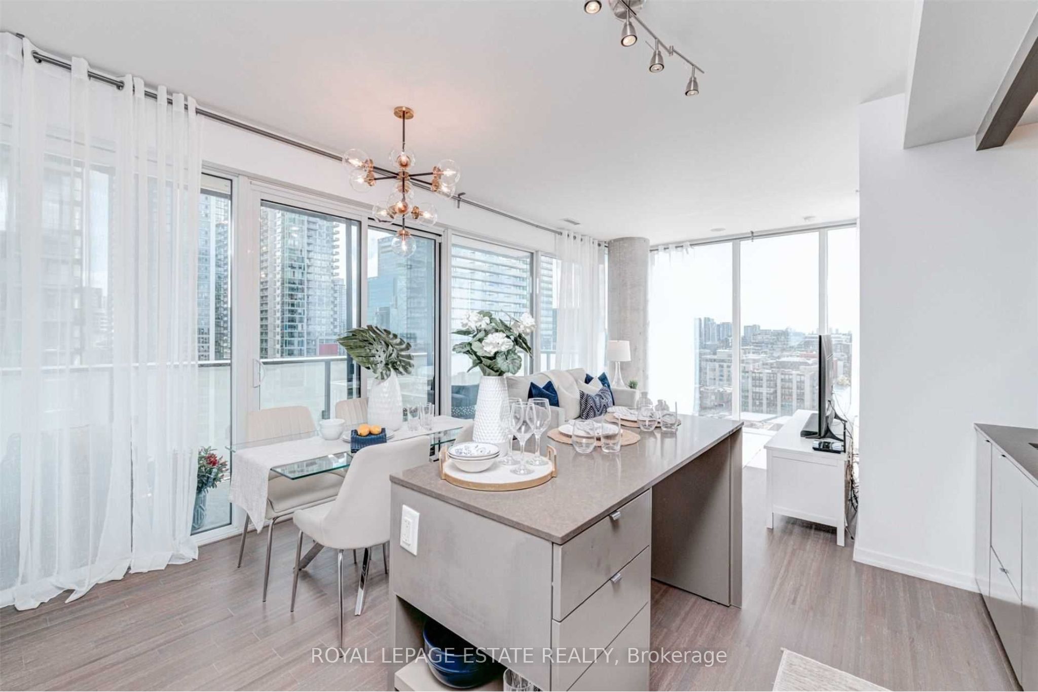 101 Peter Street 1709, Toronto, ON M5V 0G6 photo 4
