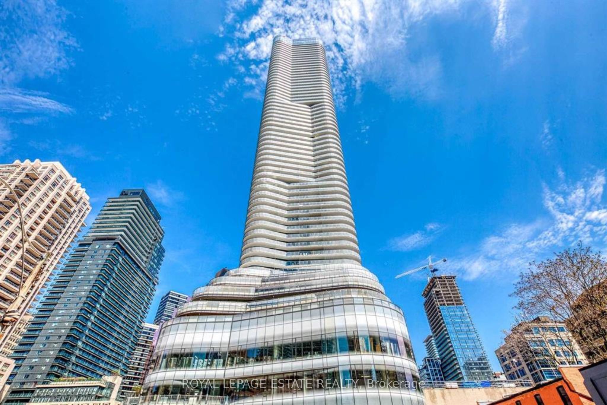11 Wellesley Street W 5002, Toronto, ON M4Y 0G4 photo 2