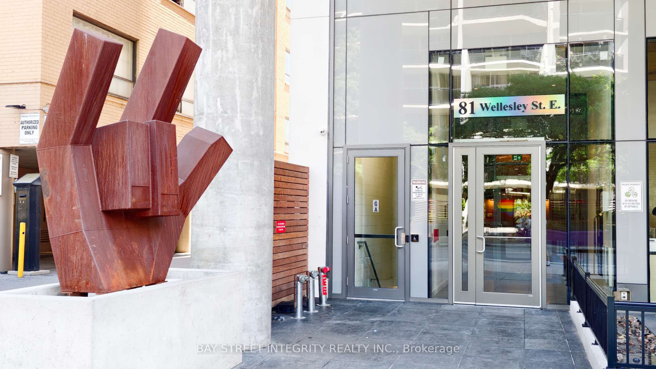 81 Wellesley Street E 1005, Toronto, ON M4Y 0C5 photo 3