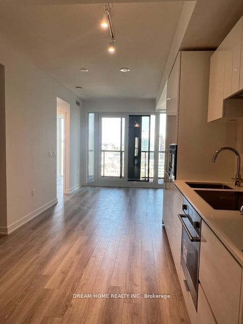 238 Simcoe Street 2201, Toronto, ON M5T 0E2 photo 2