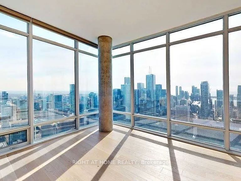 488 University Avenue 4607, Toronto, ON M5G 0C1 photo 2