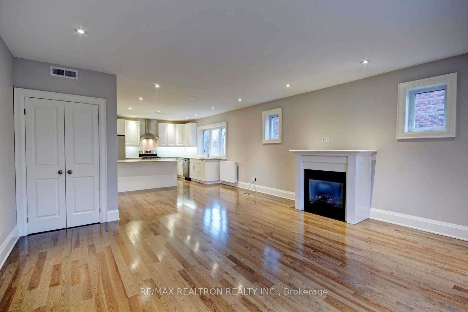 115 Chaplin Crescent 2, Toronto, ON M5P 1A6 photo 2