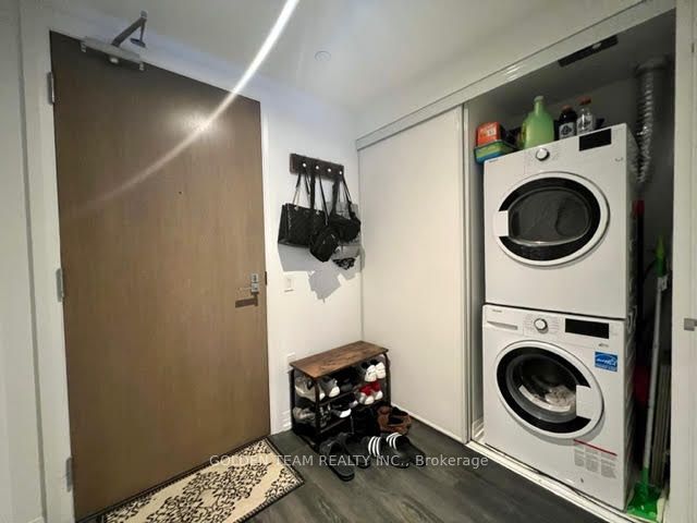 251 Jarvis Street 1719, Toronto, ON M5B 2C2 photo 2