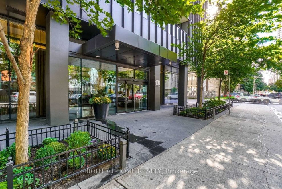 101 Charles Street E 520, Toronto, ON M4Y 0A9 photo 2