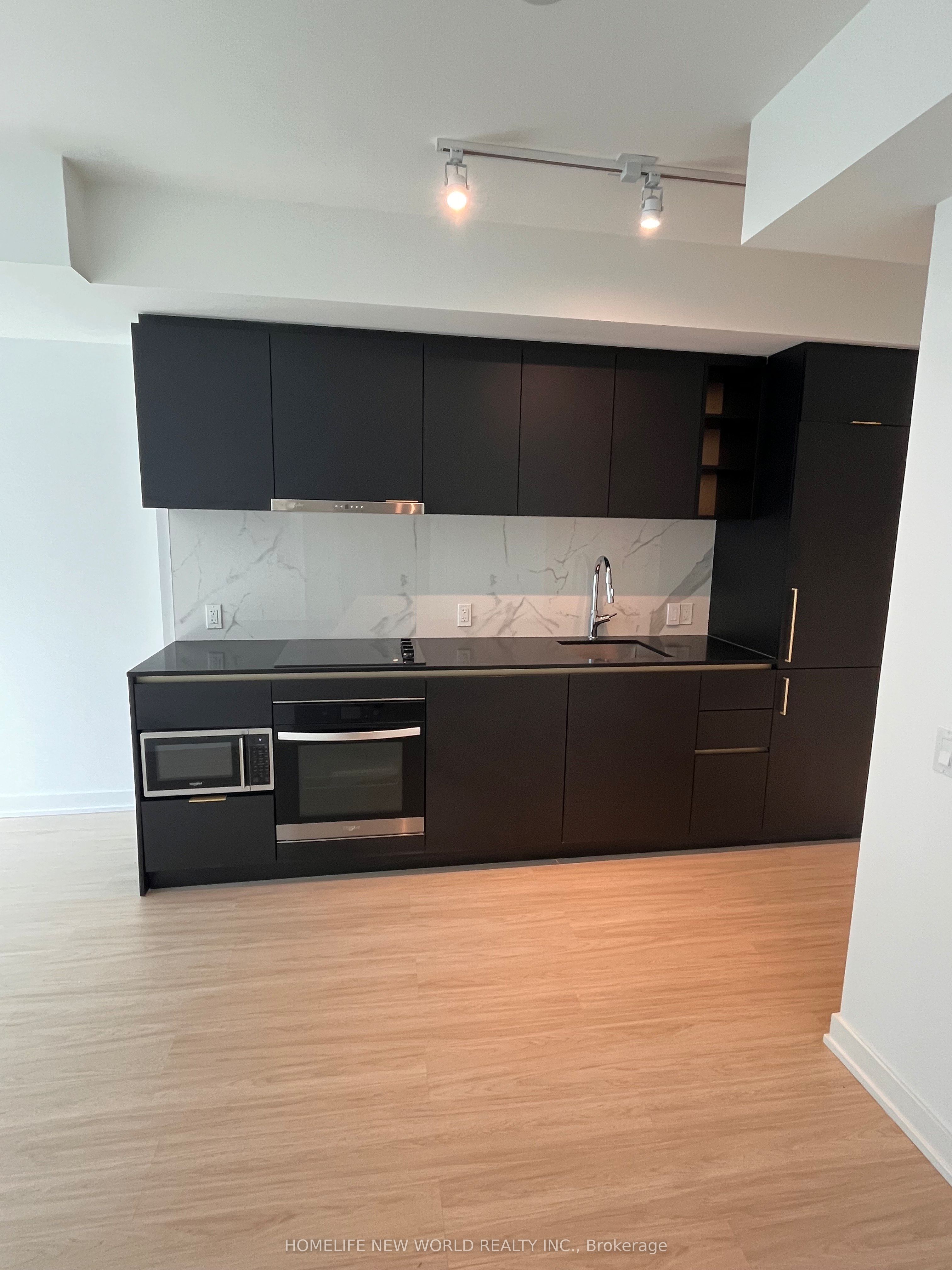 8 Wellesley Street W 901, Toronto, ON M4Y 0J5 photo 3
