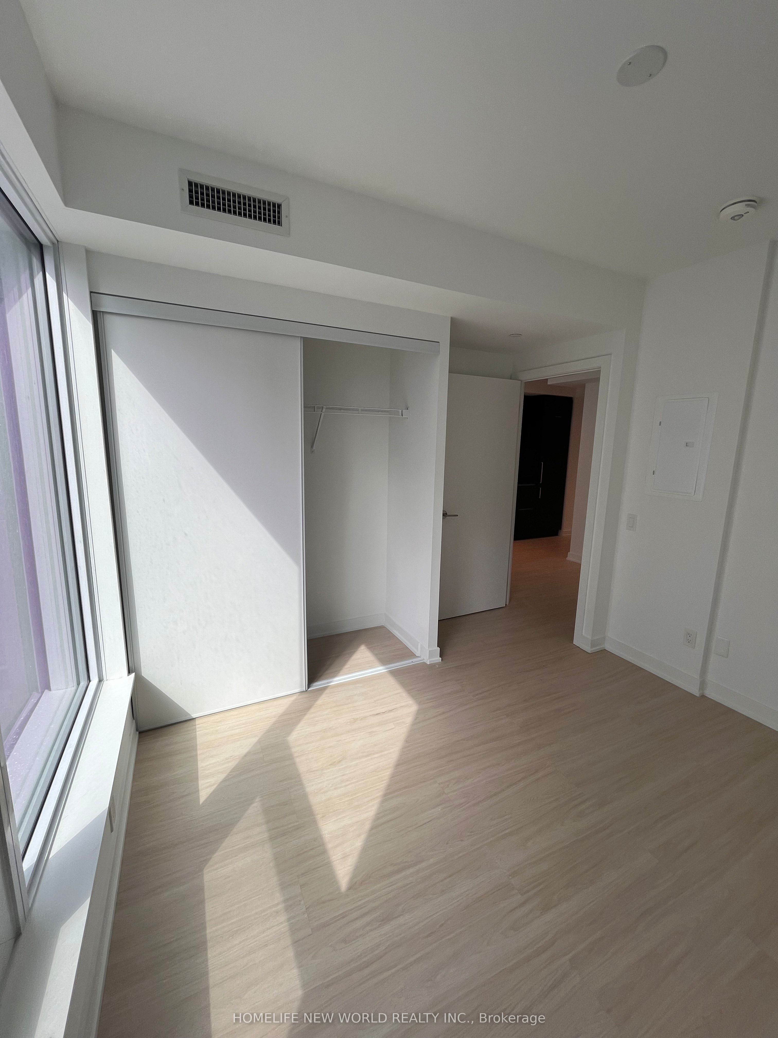 8 Wellesley Street W 901, Toronto, ON M4Y 0J5 photo 5