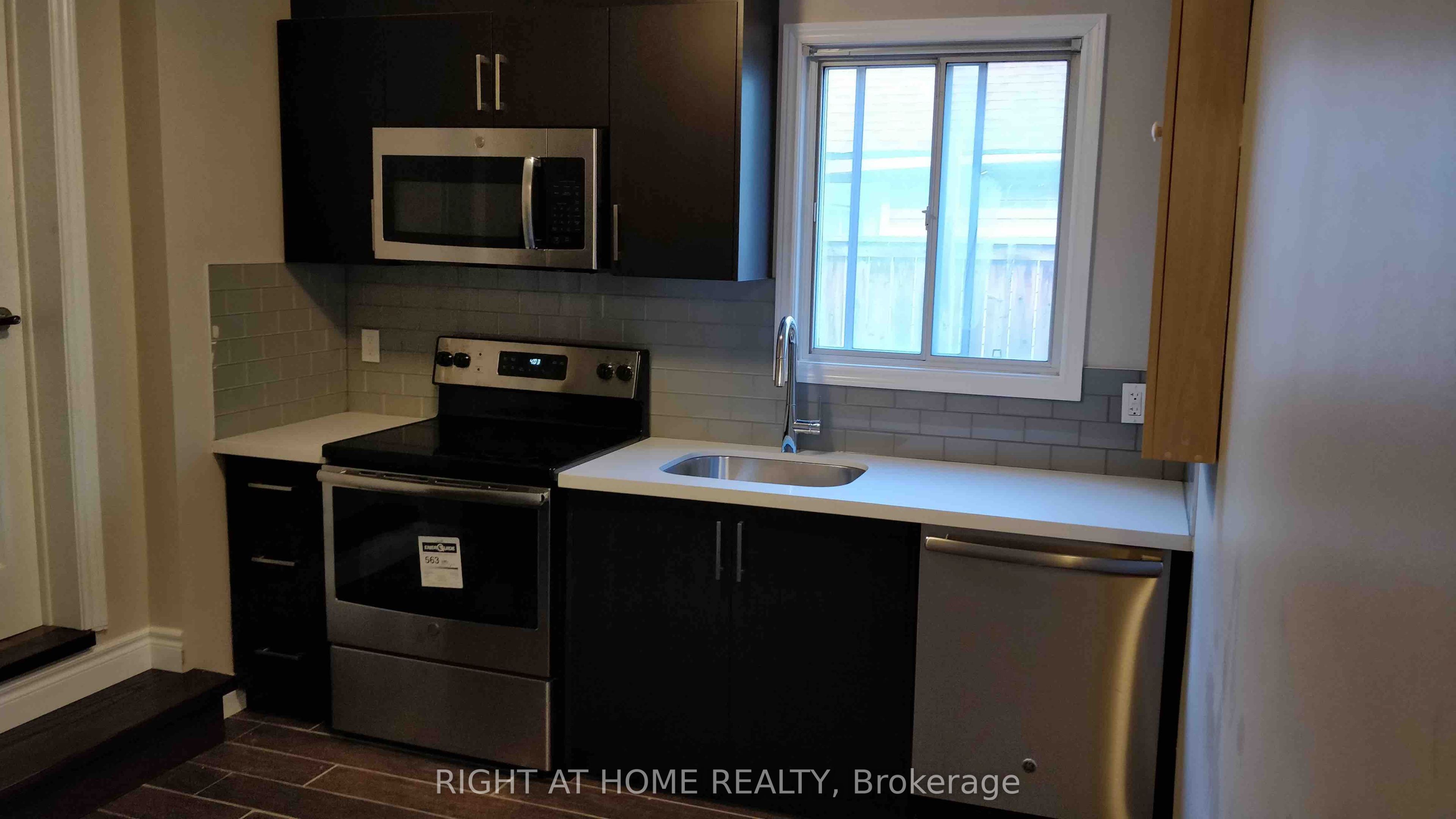 95 D'arcy Street 2, Toronto, ON M5T 1J9