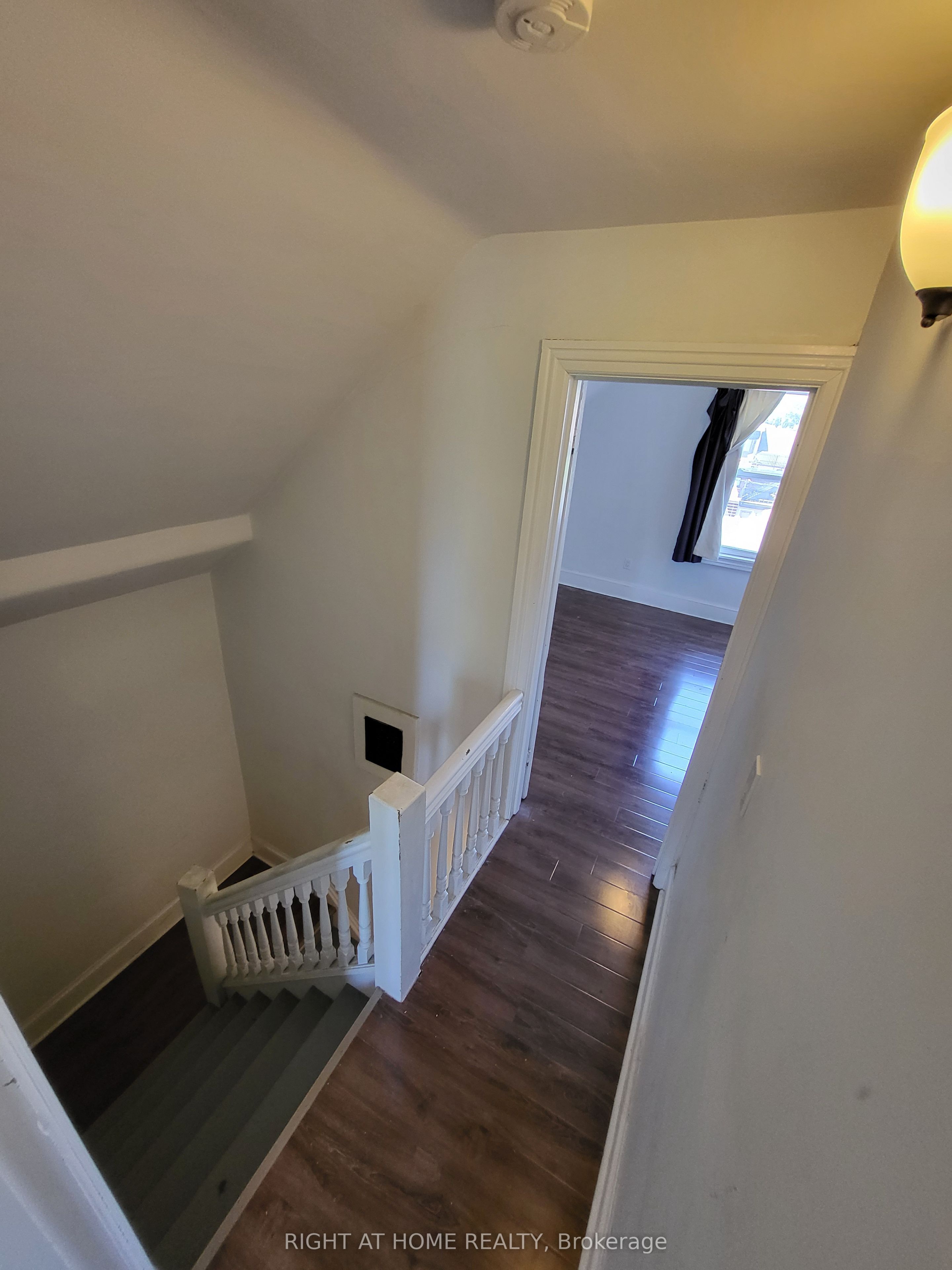 194 Beatrice Street 2, Toronto, ON M6G 3G1 photo 2