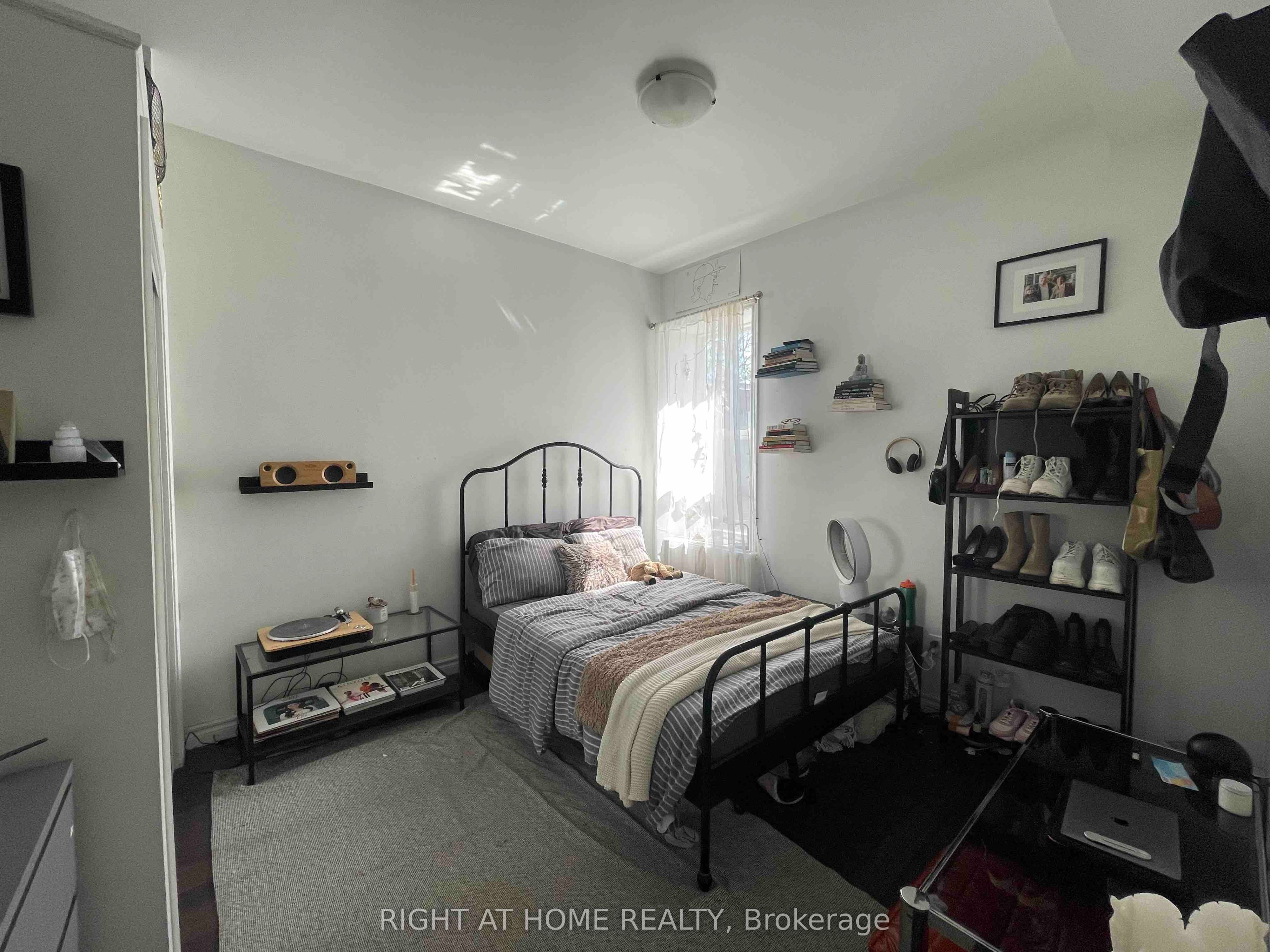 570 Bathurst Street 2, Toronto, ON M5S 2P9 photo 2