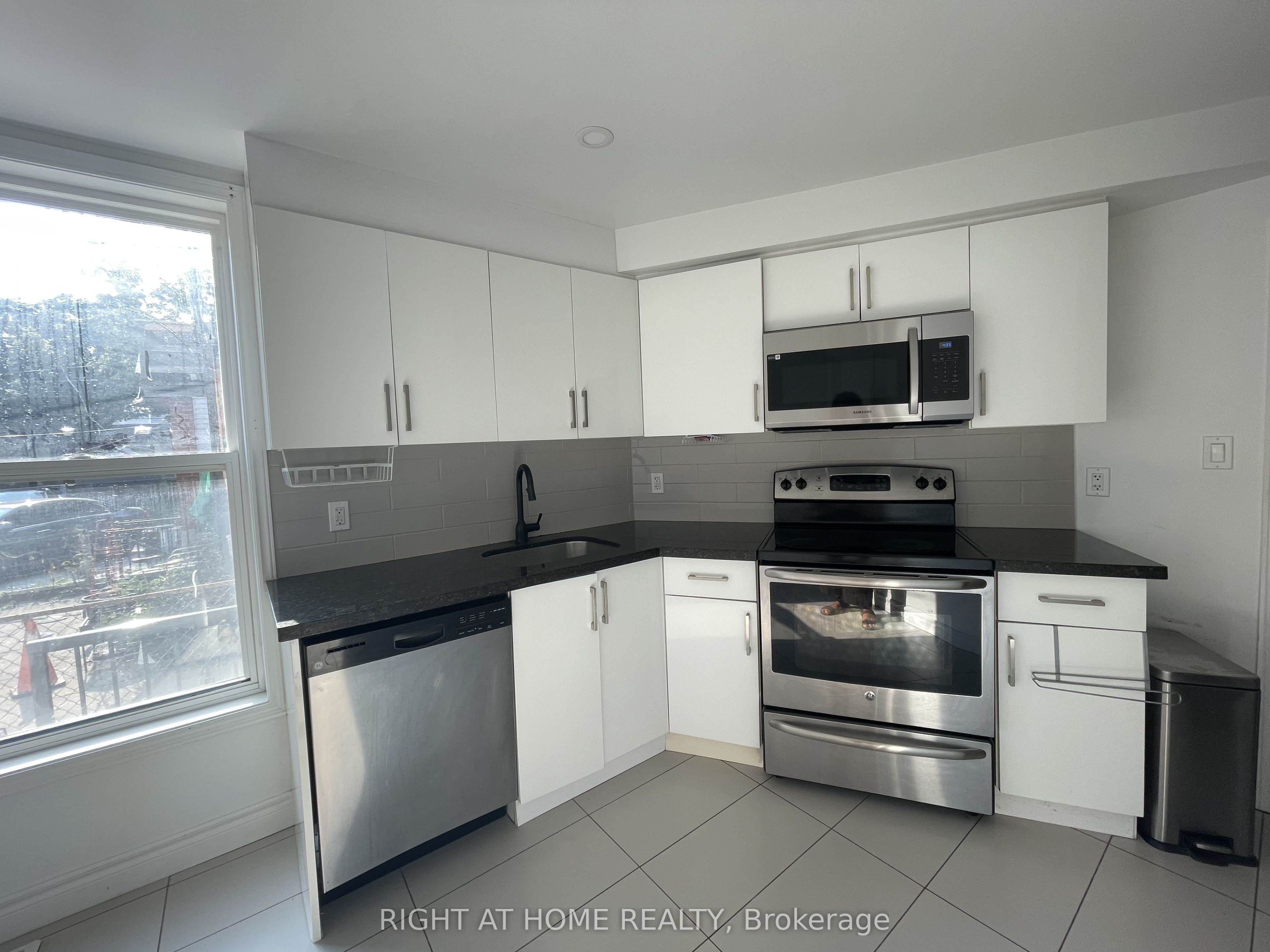 97 D'arcy Street 1, Toronto, ON M5T 1J9