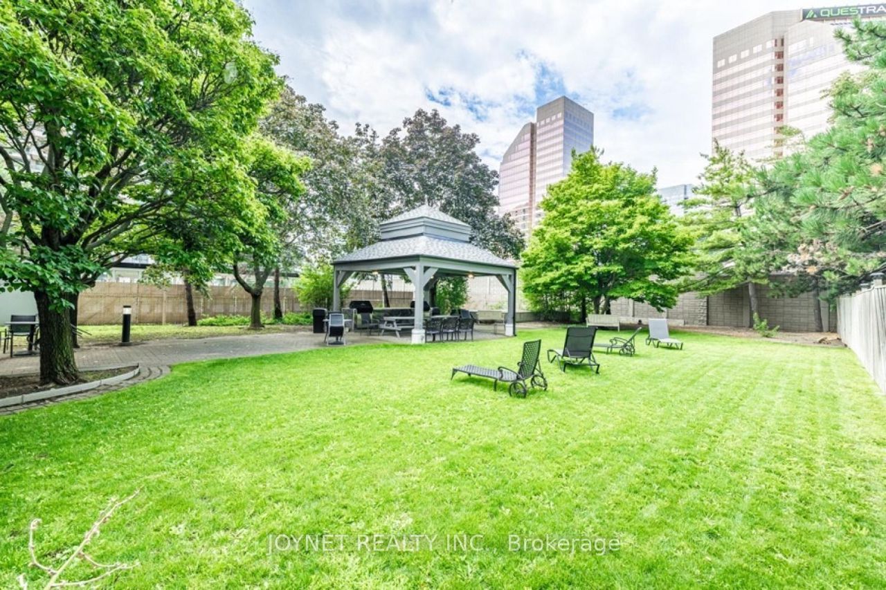 7 Bishop Avenue 2205, Toronto, ON M2M 4J4 photo 3