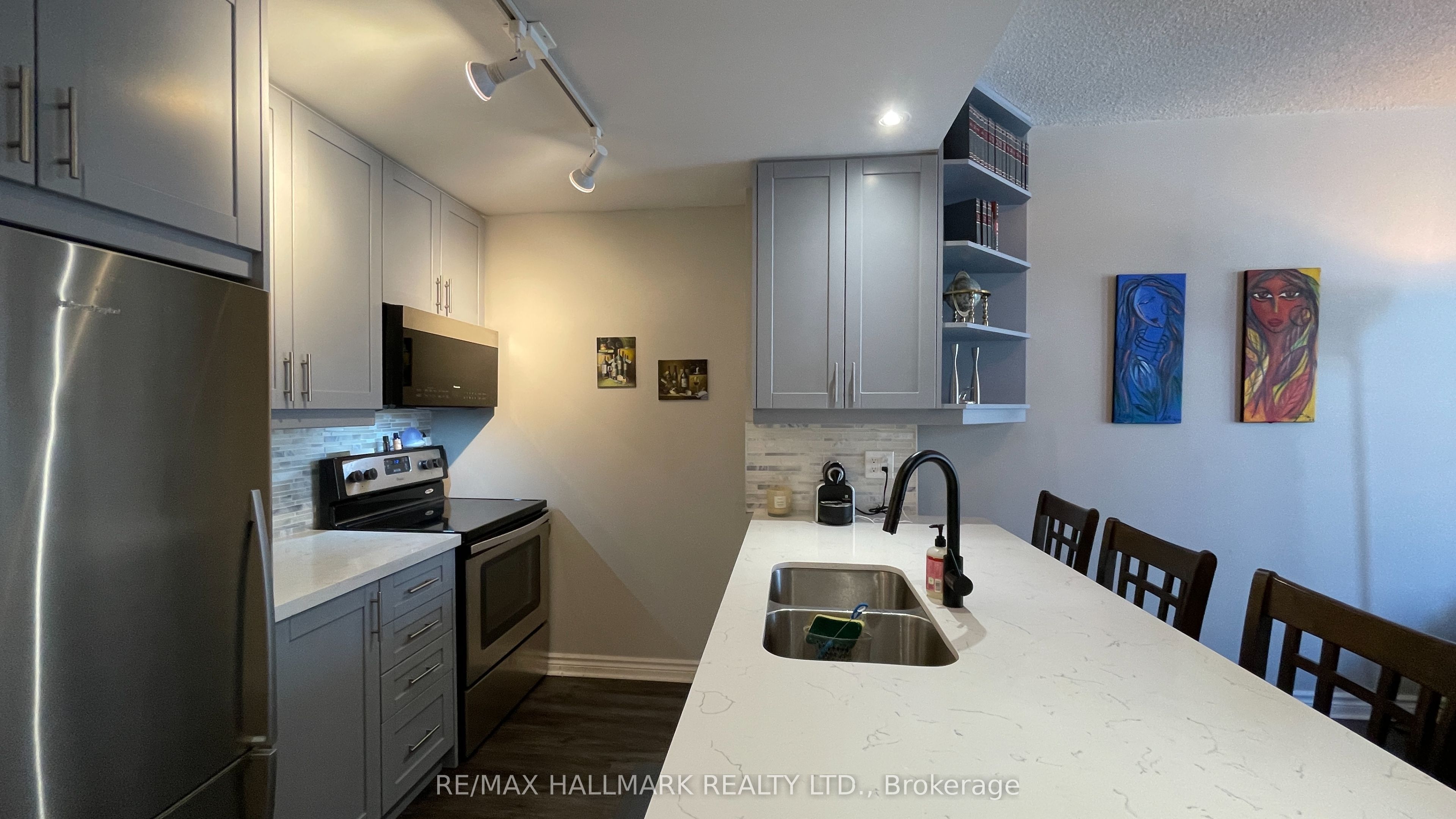 39 Jarvis Street 601, Toronto, ON M5E 1Z5 photo 2