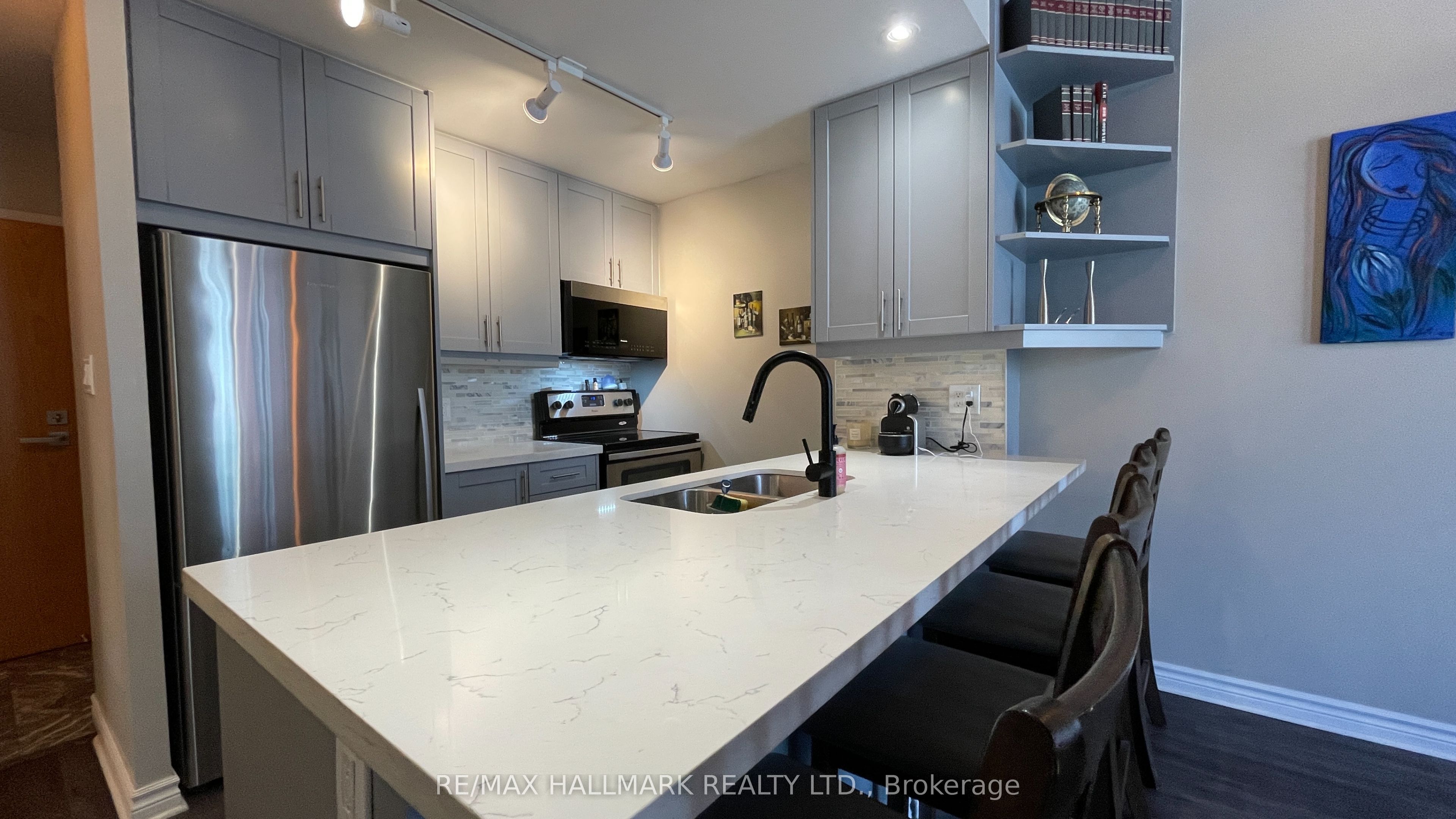 39 Jarvis Street 601, Toronto, ON M5E 1Z5 photo 3