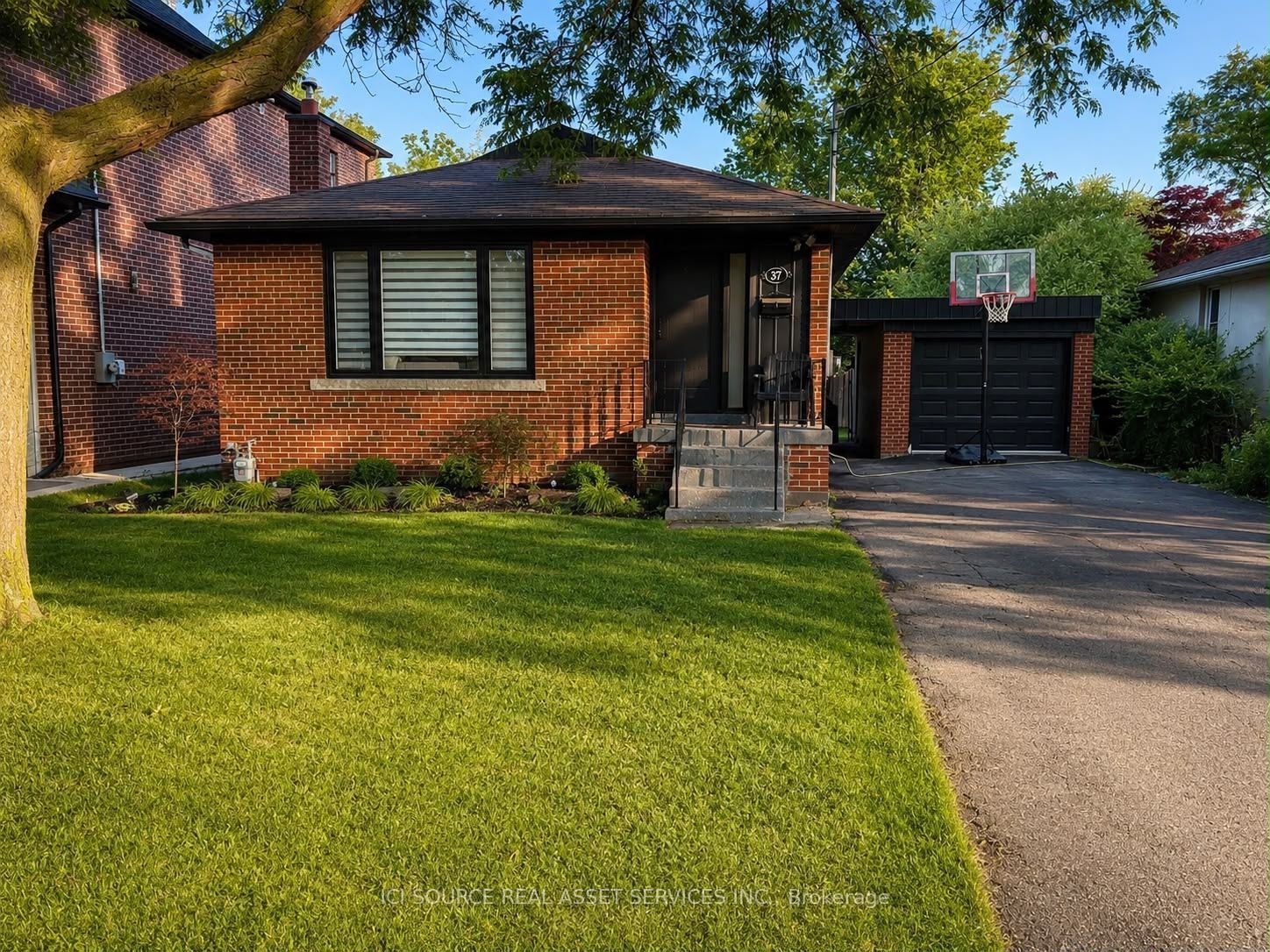 37 Bainbridge Avenue, Toronto, ON M3H 2J8