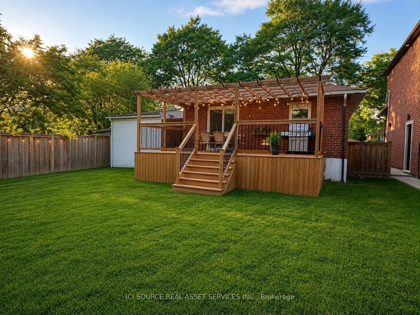 37 Bainbridge Avenue, Toronto, ON M3H 2J8 photo 2