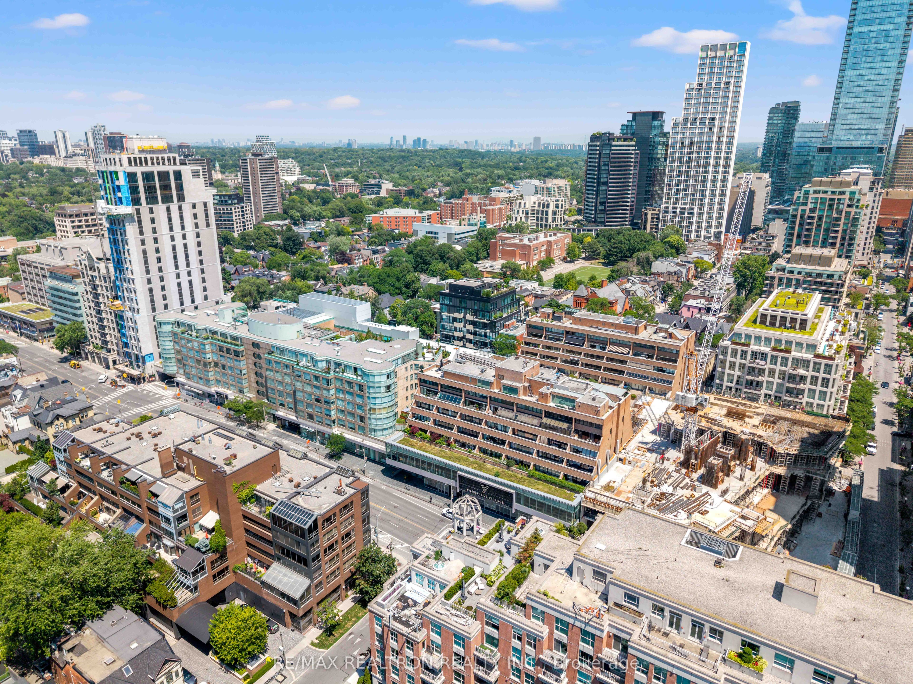 55A Avenue Road 412, Toronto, ON M5R 3L2 photo 3