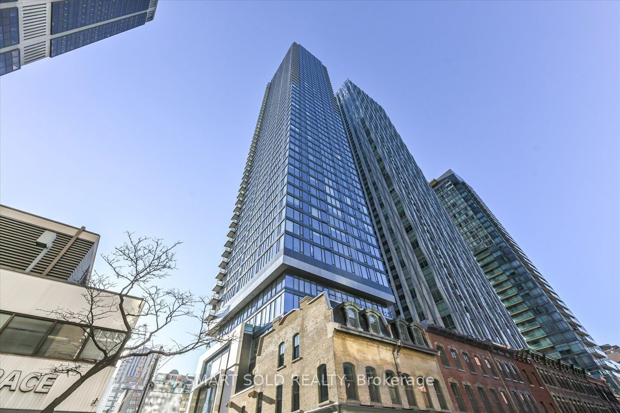 8 Cumberland Street 807, Toronto, ON M4W 0B6