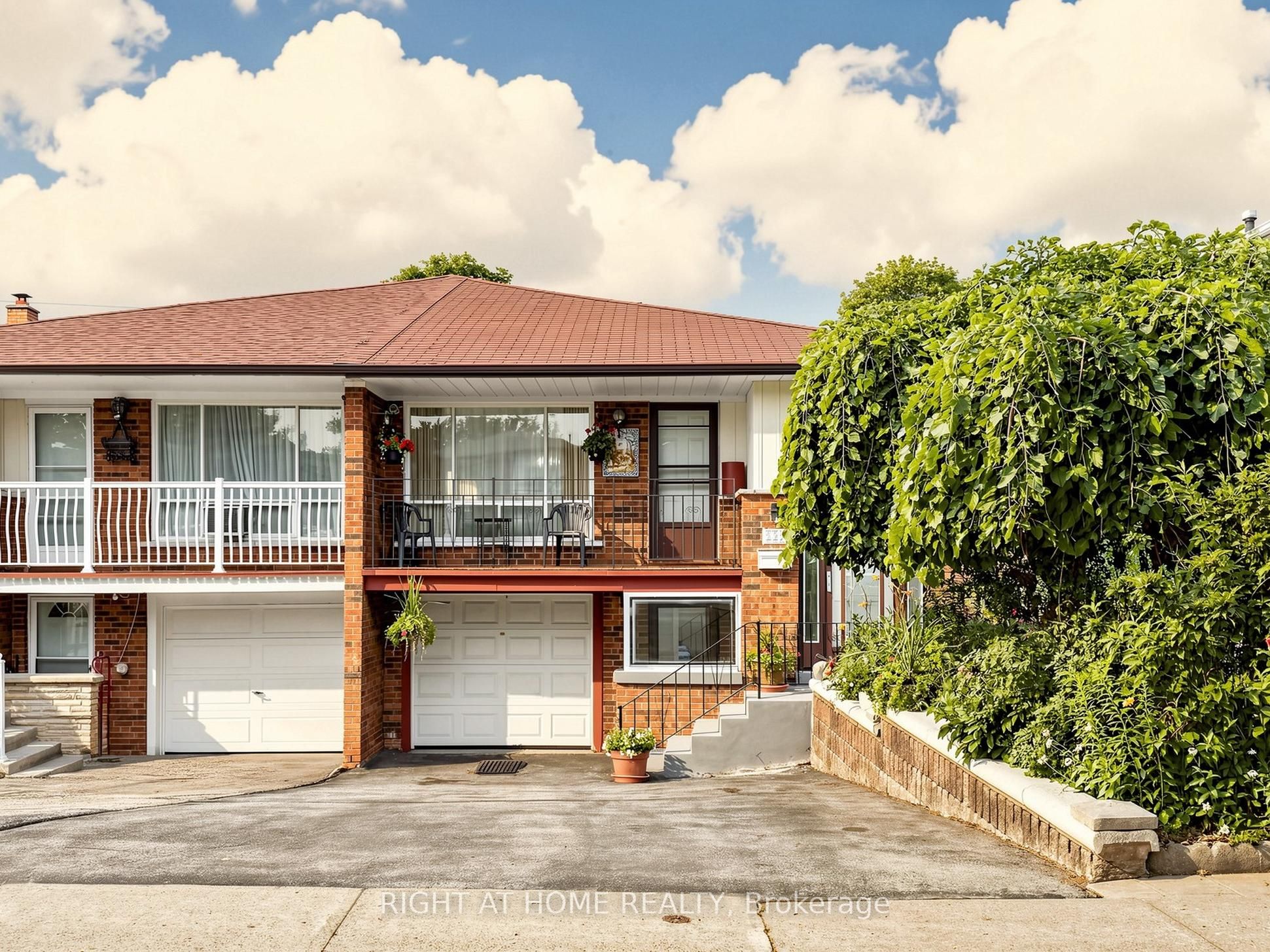 227 Apache Trail, Toronto, ON M2H 2W3