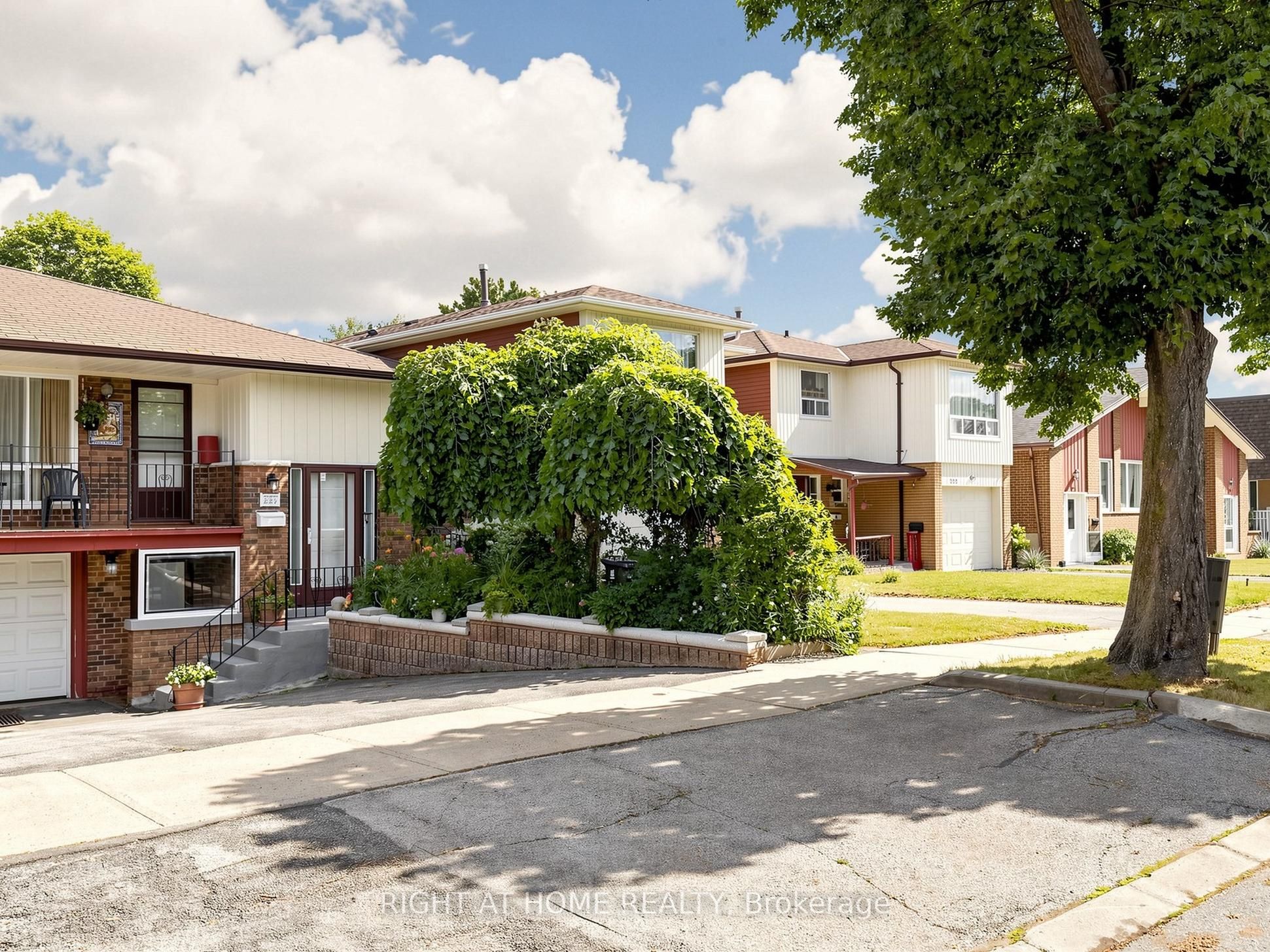 227 Apache Trail, Toronto, ON M2H 2W3 photo 2
