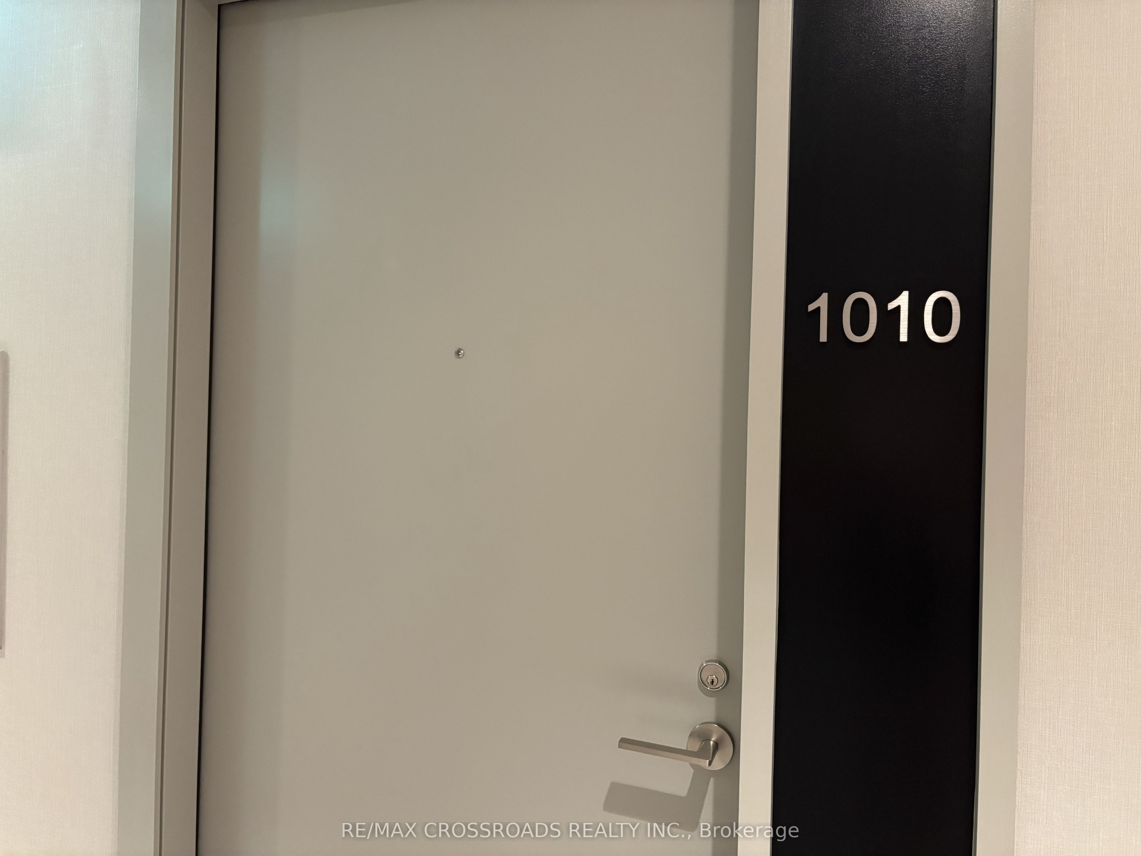 400 King Street W 1010, Toronto, ON M5V 0X8