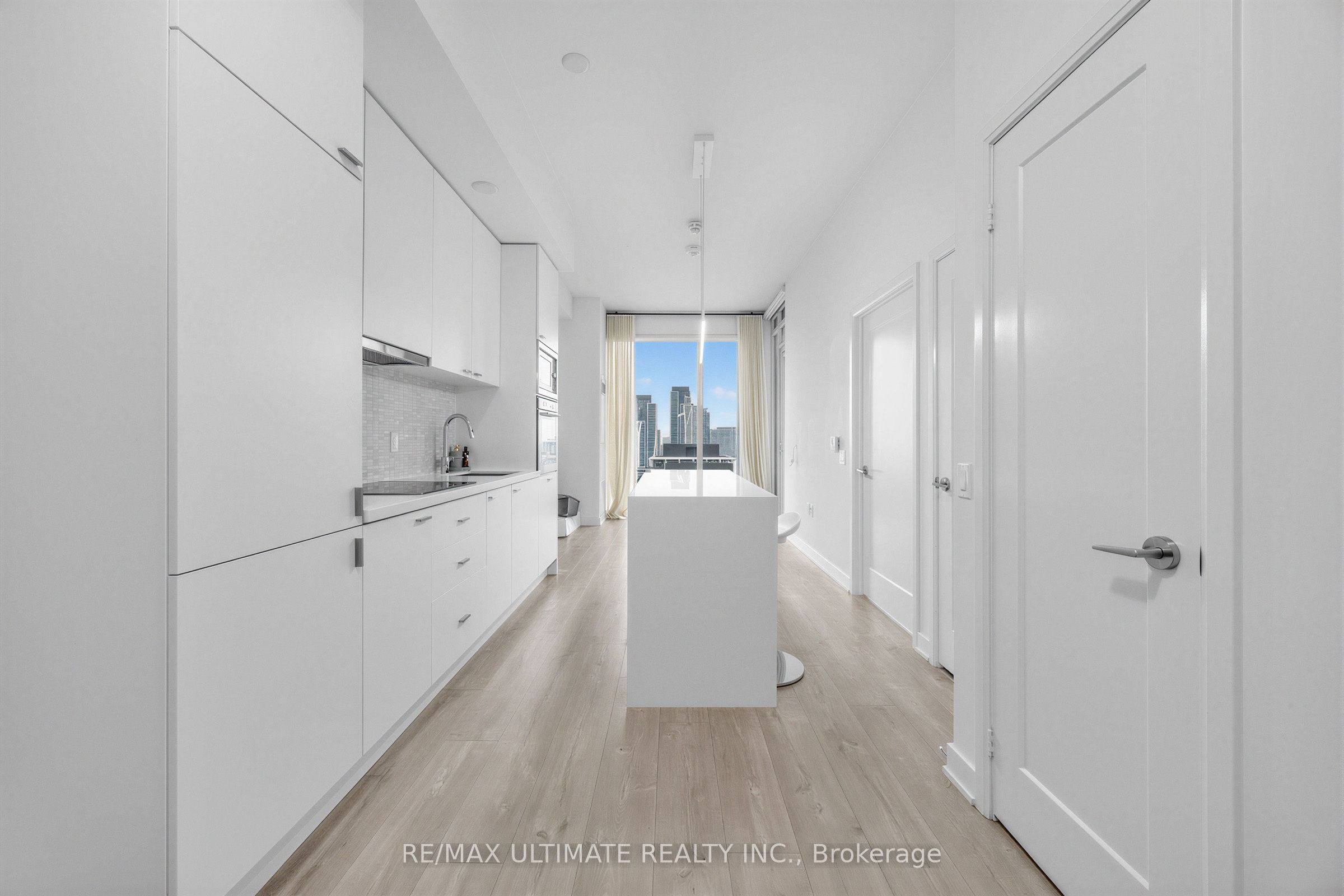 27 Bathurst Street 1811W, Toronto, ON M5V 2P1 photo 2