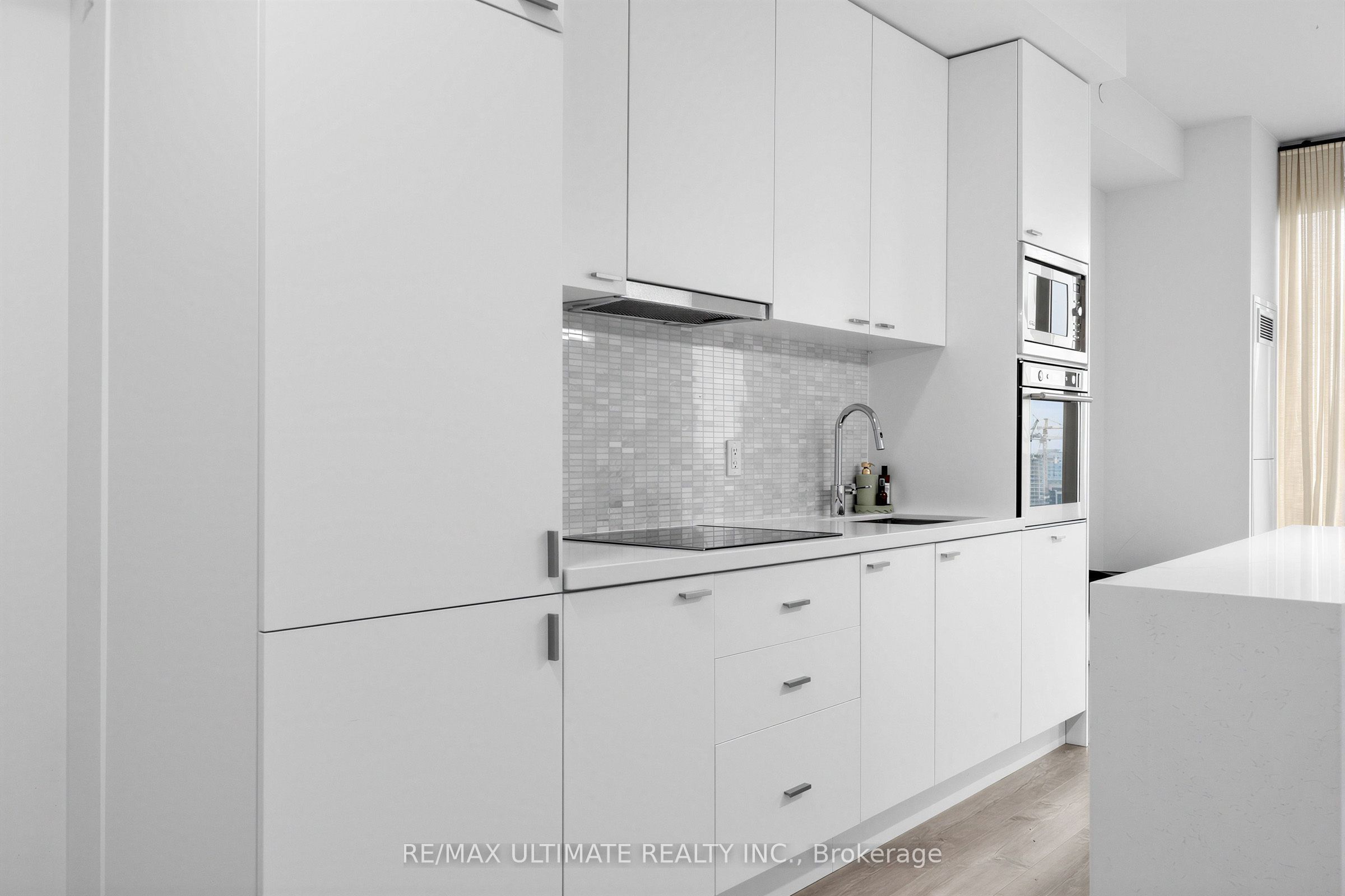 27 Bathurst Street 1811W, Toronto, ON M5V 2P1 photo 4