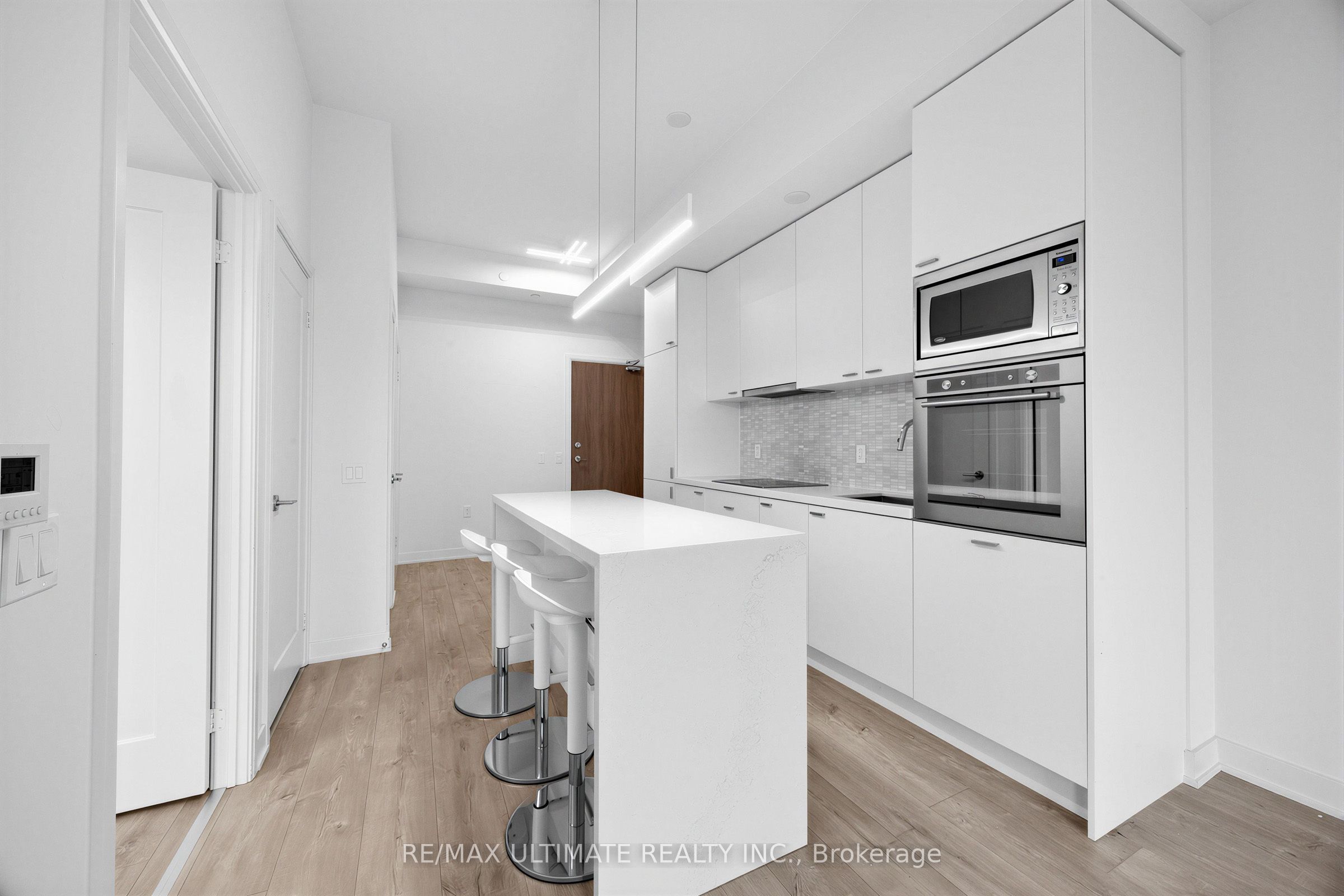 27 Bathurst Street 1811W, Toronto, ON M5V 2P1 photo 5