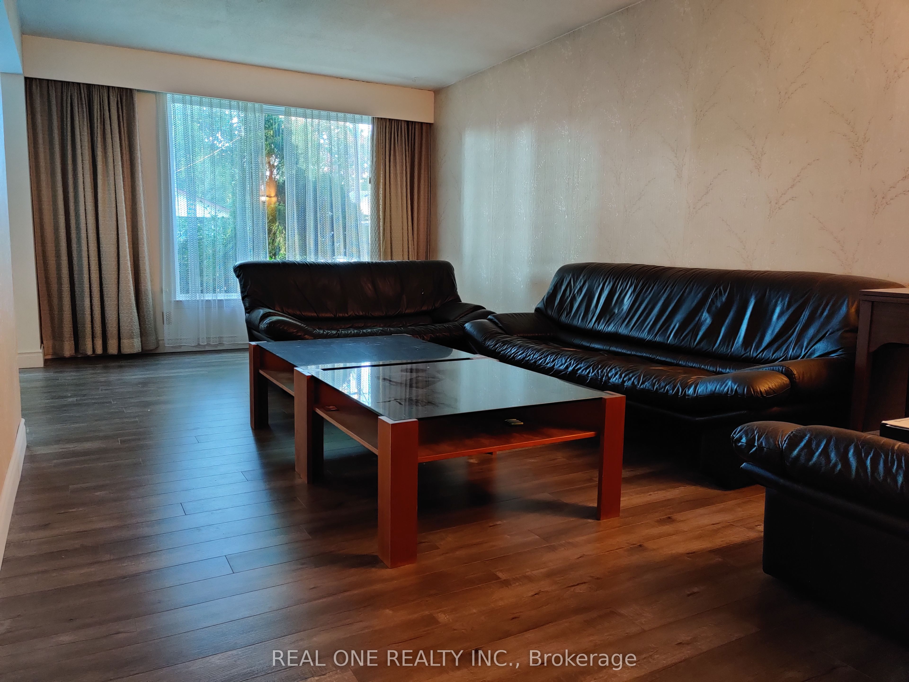 9 Lisburn Crescent upper, Toronto, ON M2J 2Z4